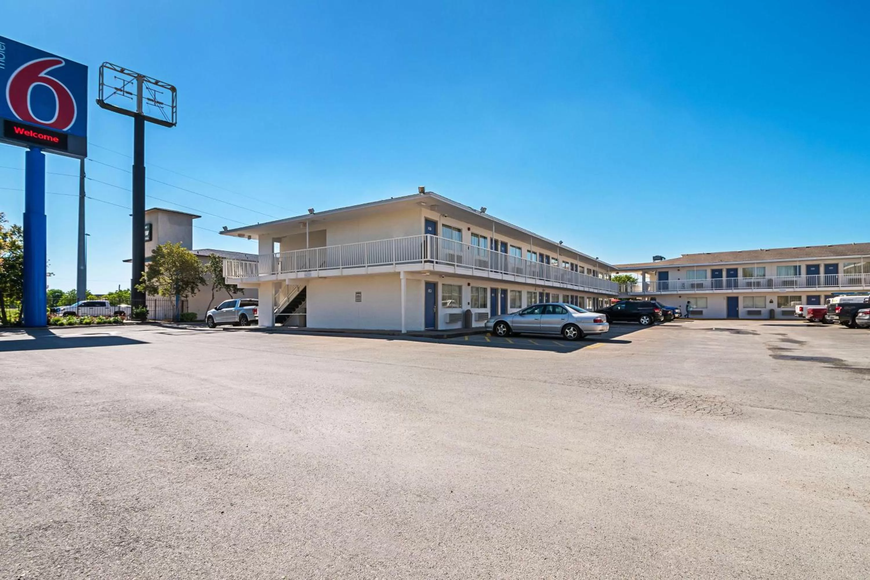 Property building in Motel 6-Corpus Christi, TX - Northwest