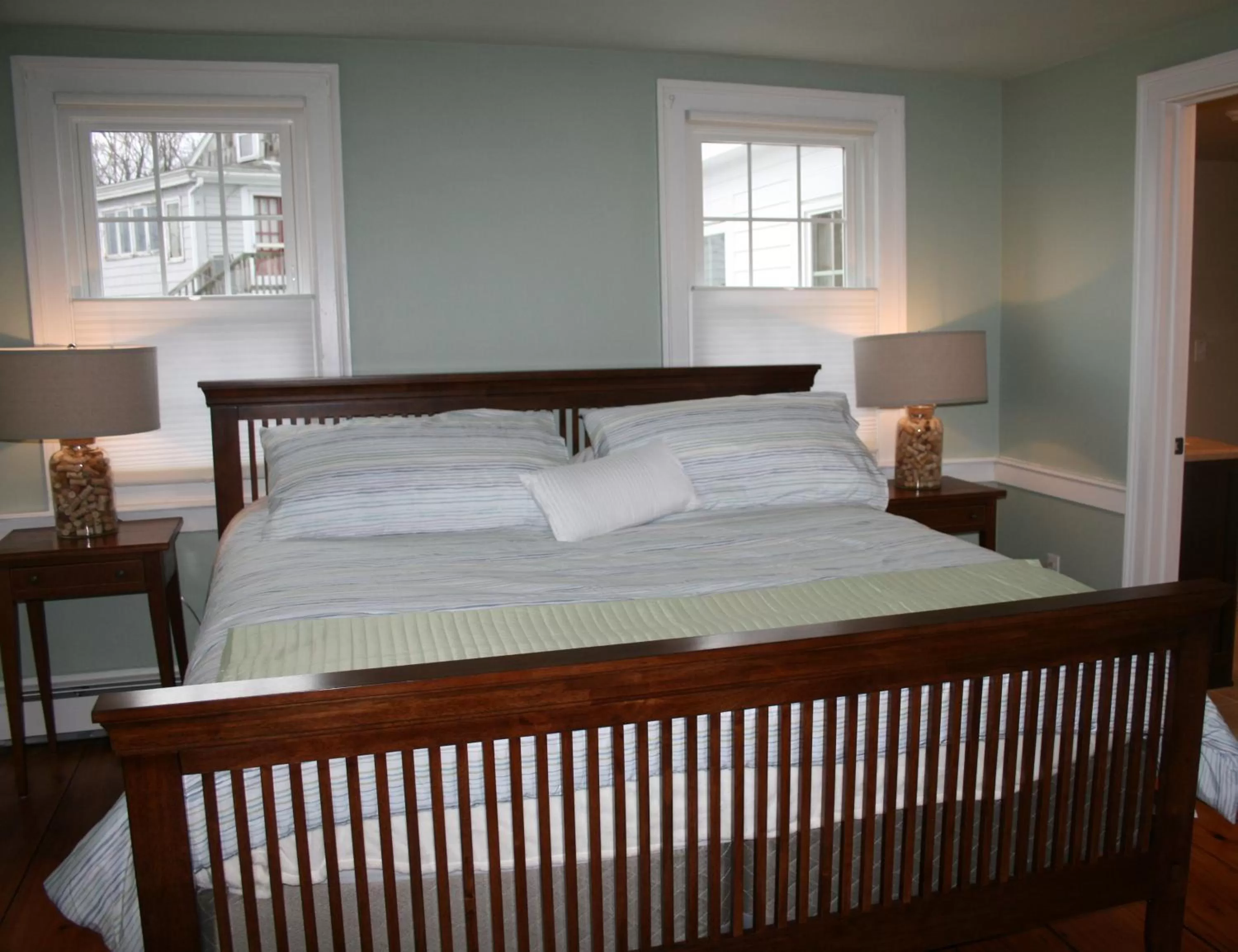 Bedroom, Bed in Shea's Riverside Inn & Motel