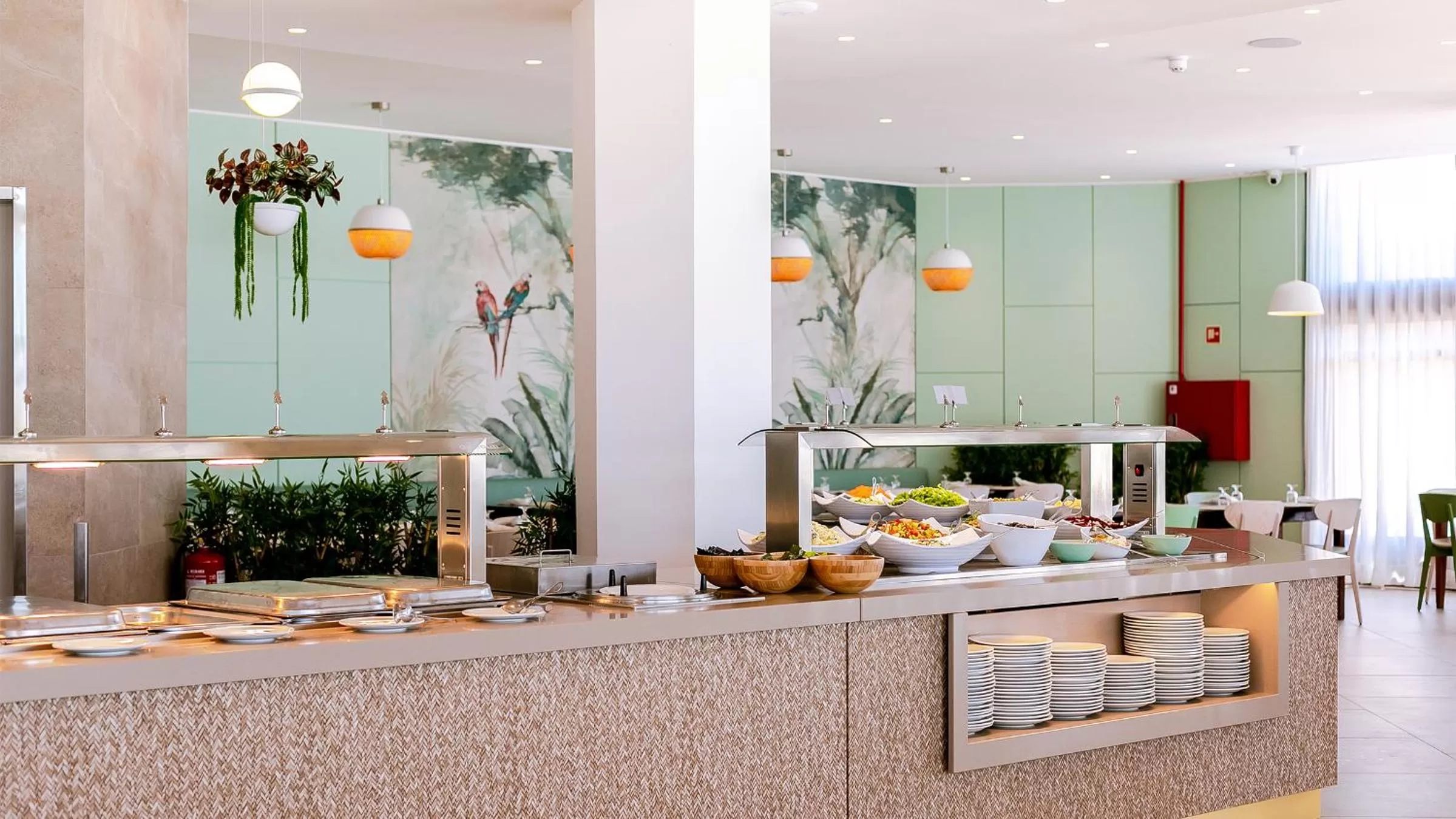 Restaurant/places to eat in Auramar Beach Resort