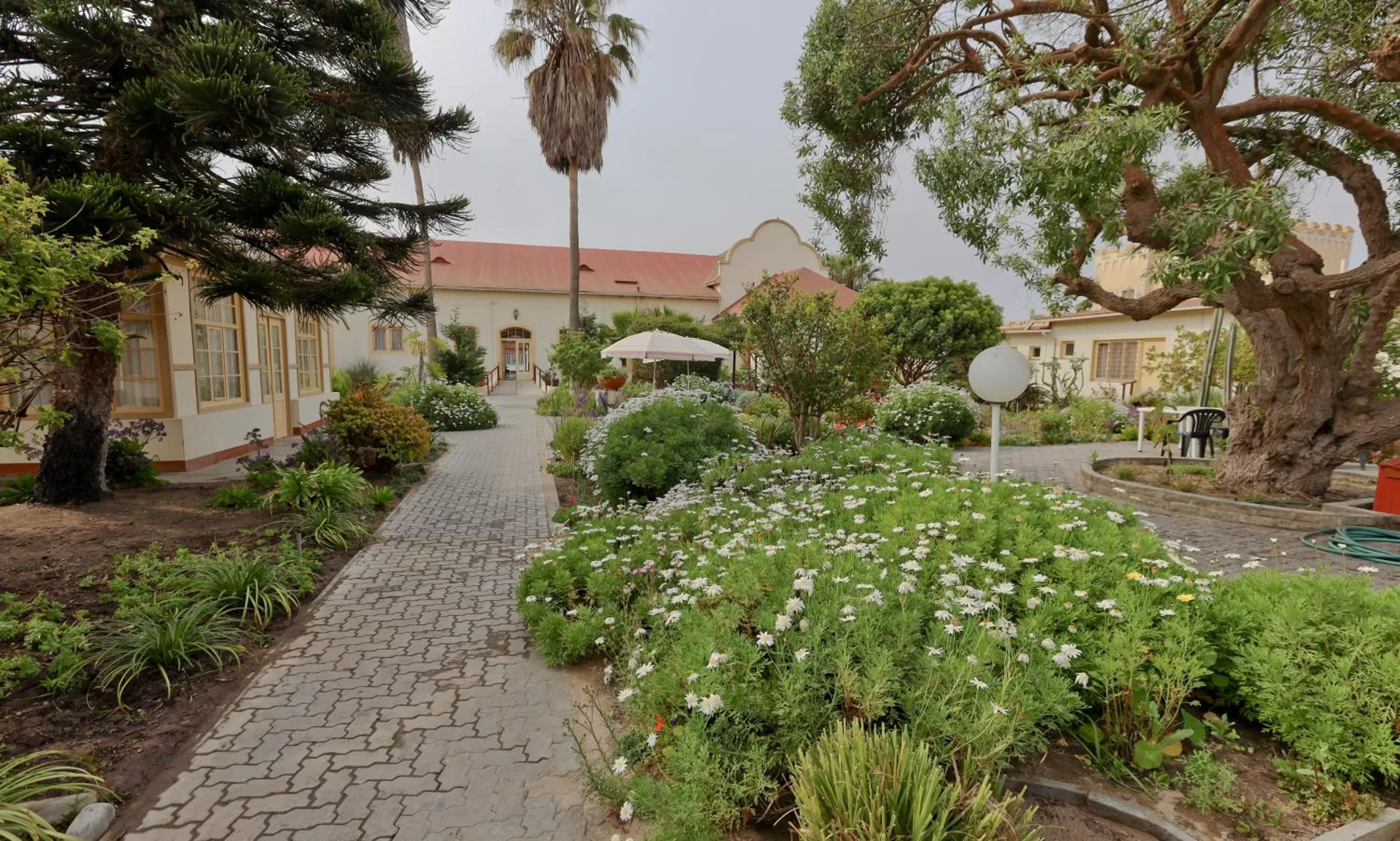 Property building, Garden in Hotel Prinzessin Rupprecht