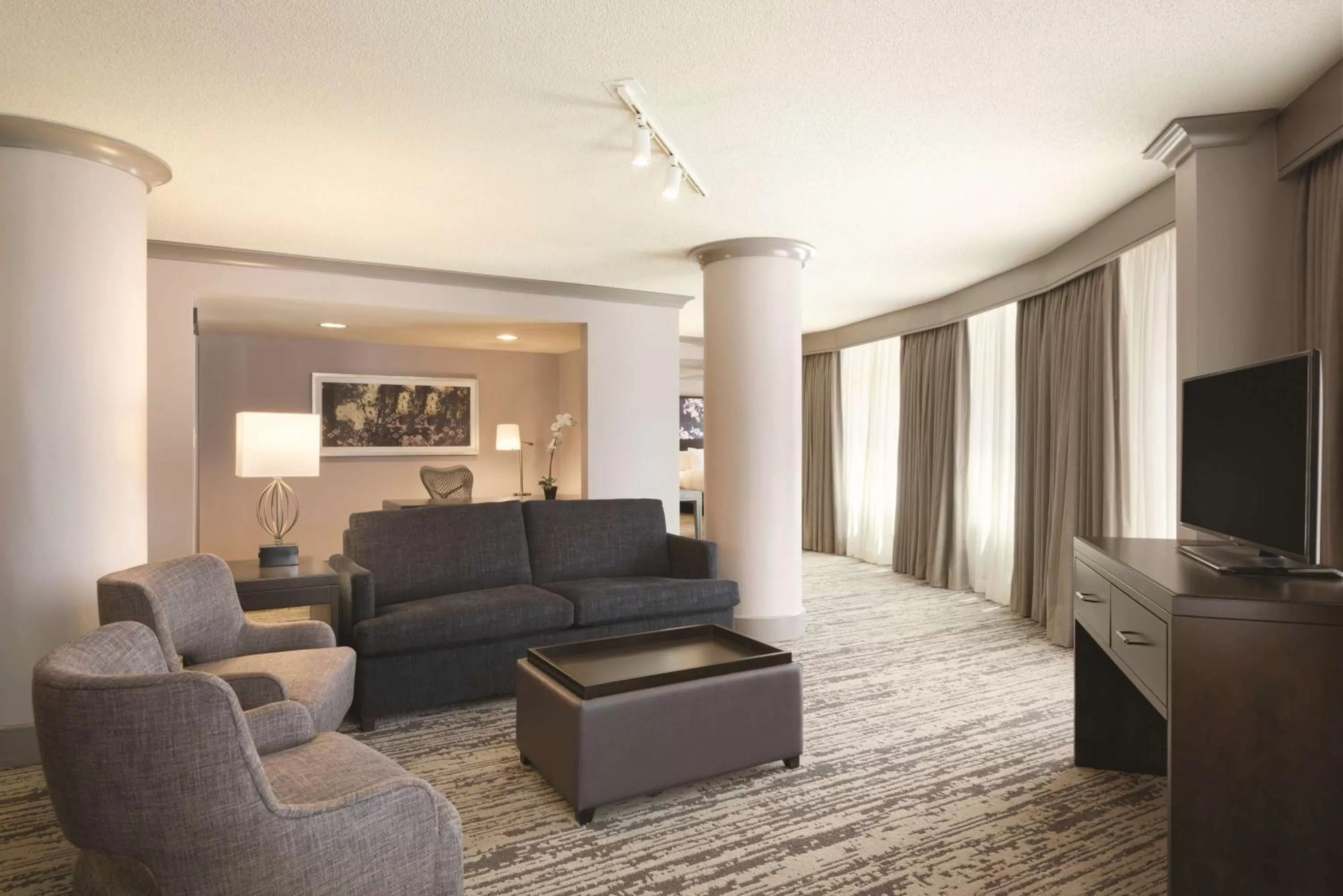 Living room in Embassy Suites by Hilton Atlanta at Centennial Olympic Park