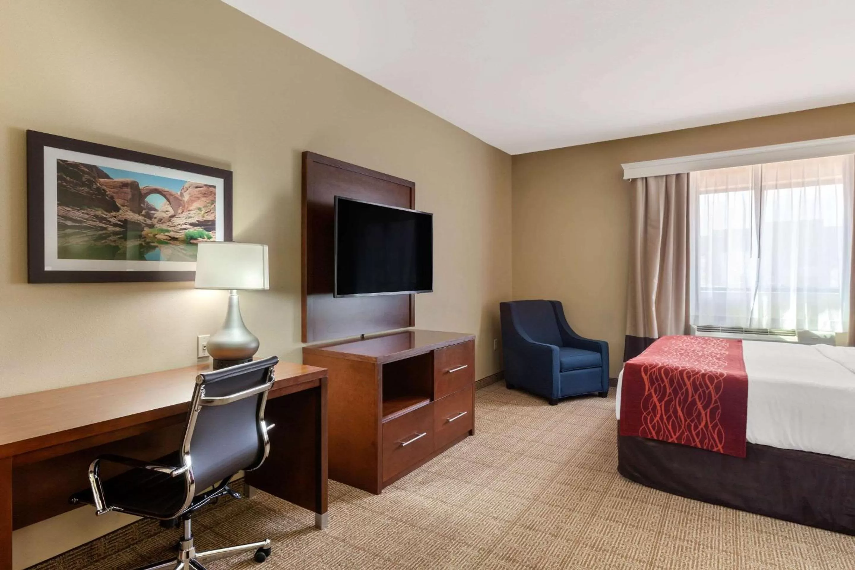 Photo of the whole room, Bed in Comfort Inn & Suites Page at Lake Powell
