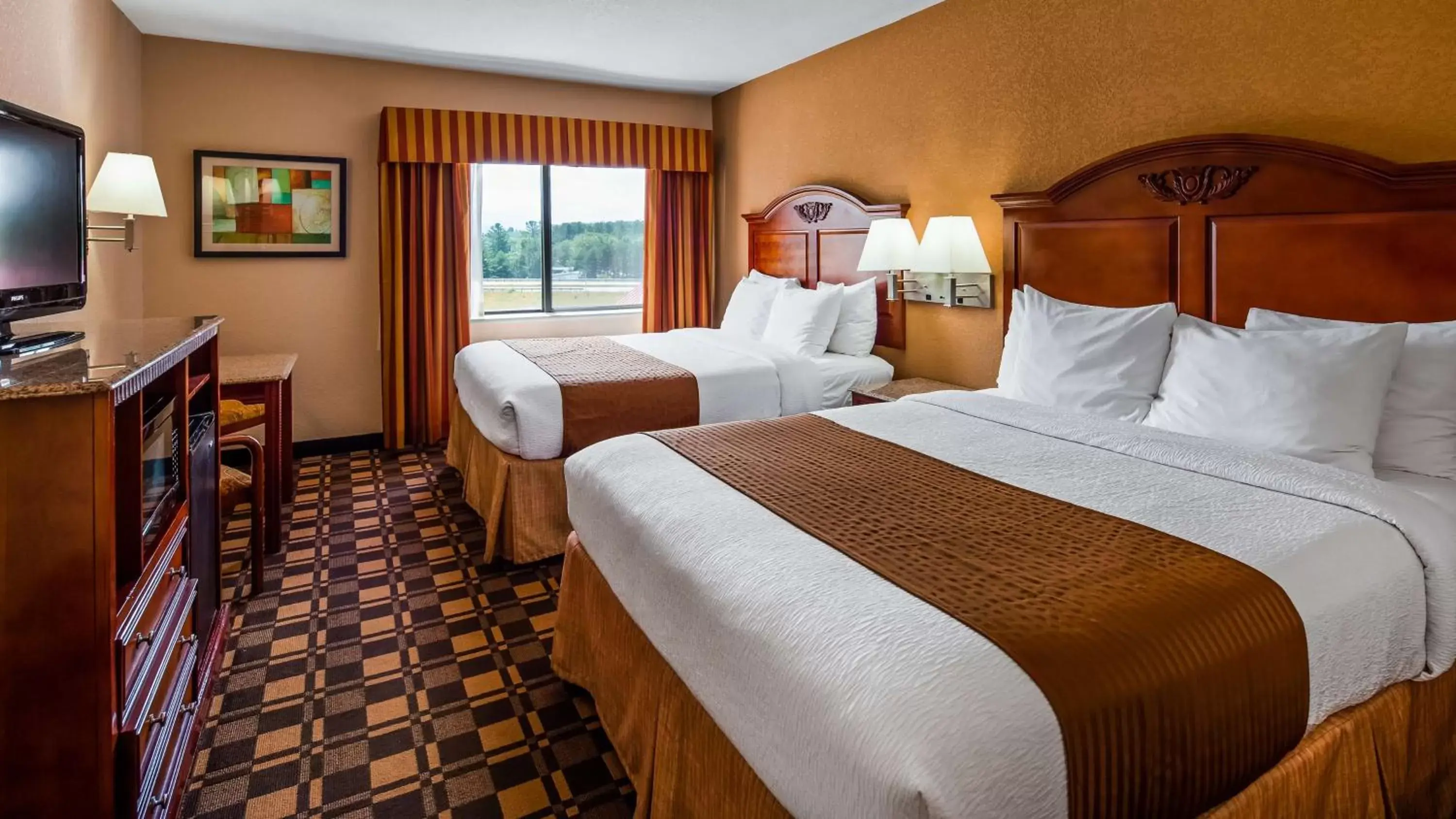 Queen Room with Two Queen Beds - Pet-Friendly/Non-Smoking Mountain Side in Best Western White Mountain Inn Queen Room with Two Queen Beds - Pet-Friendly/Non-Smoking Mountain Side in Best Western White Mountain Inn