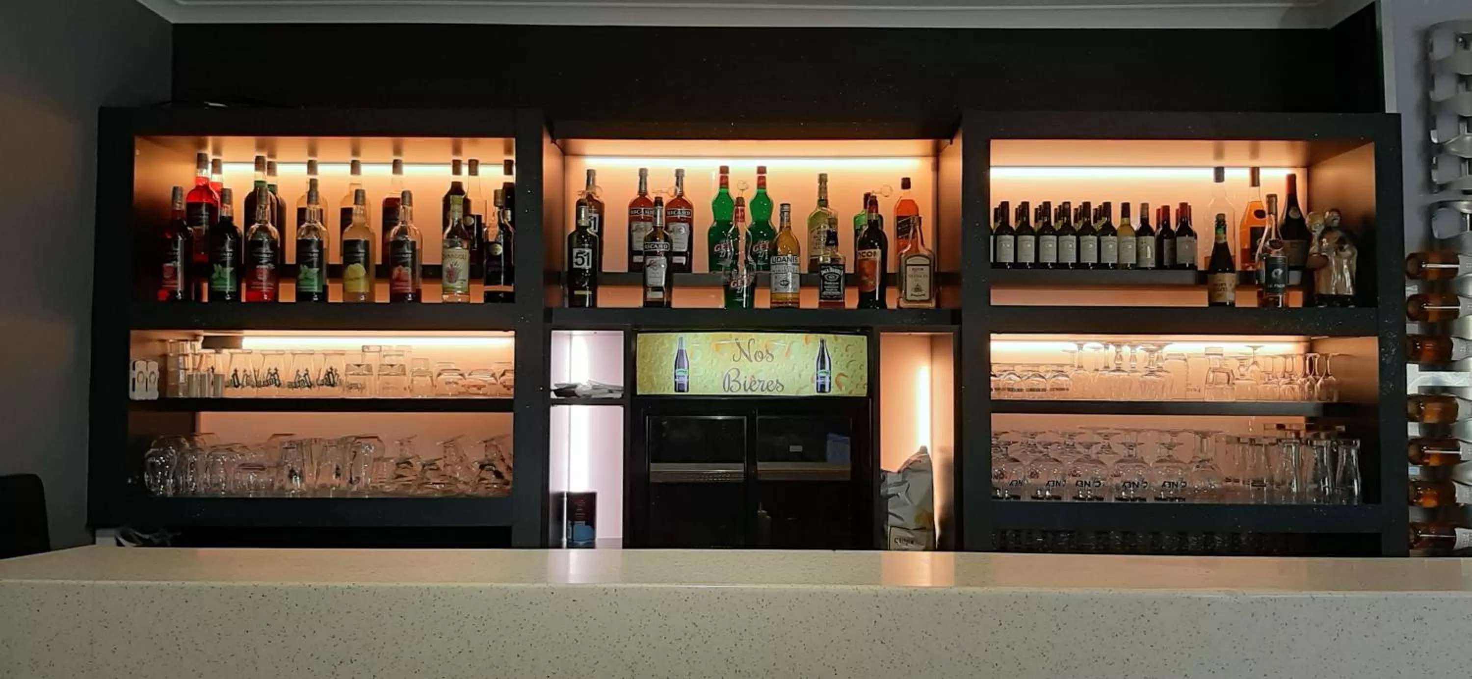 Lounge or bar in Hotel Martinez Grenay