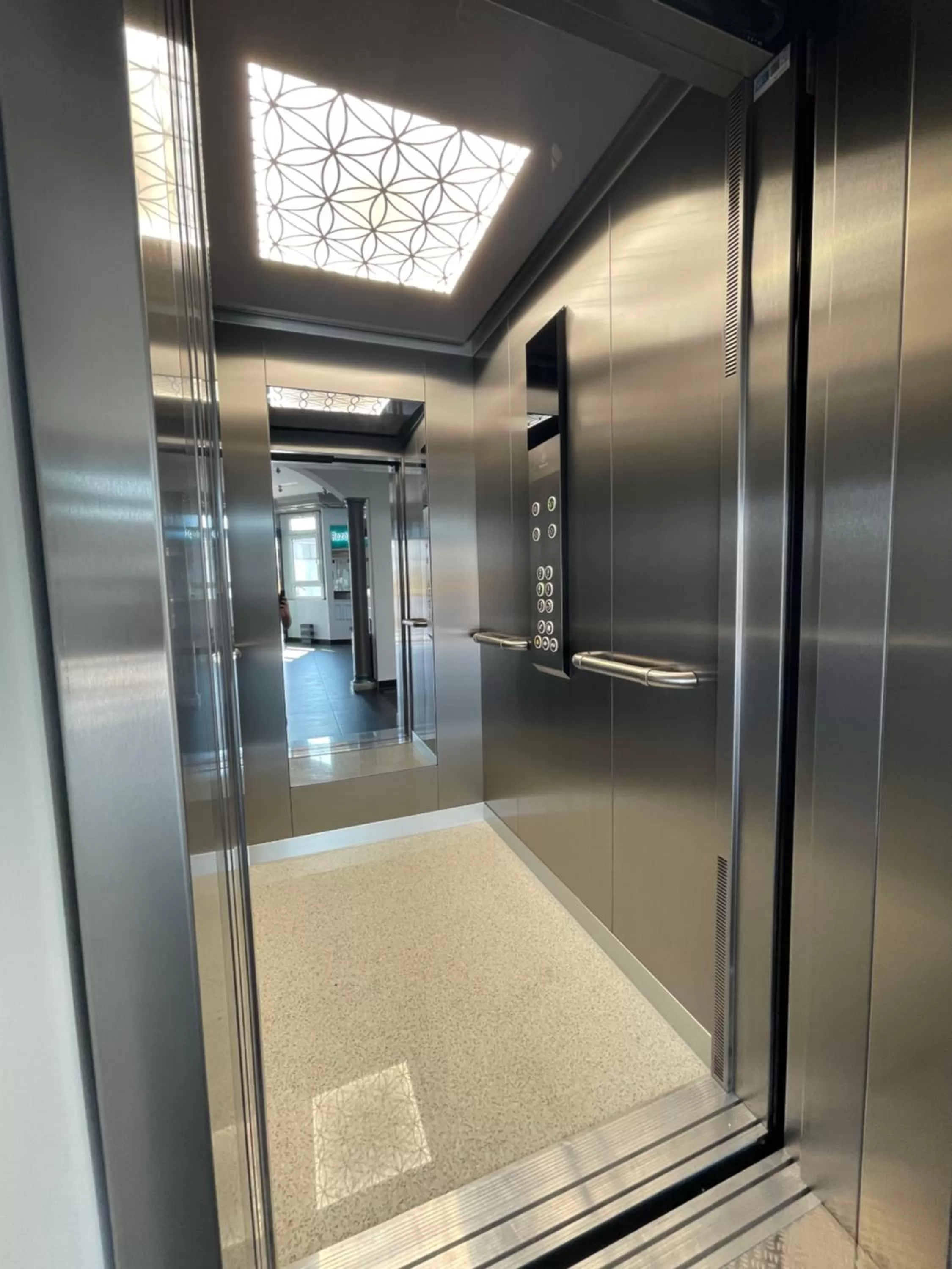 elevator in E&D Hotel Rodgau