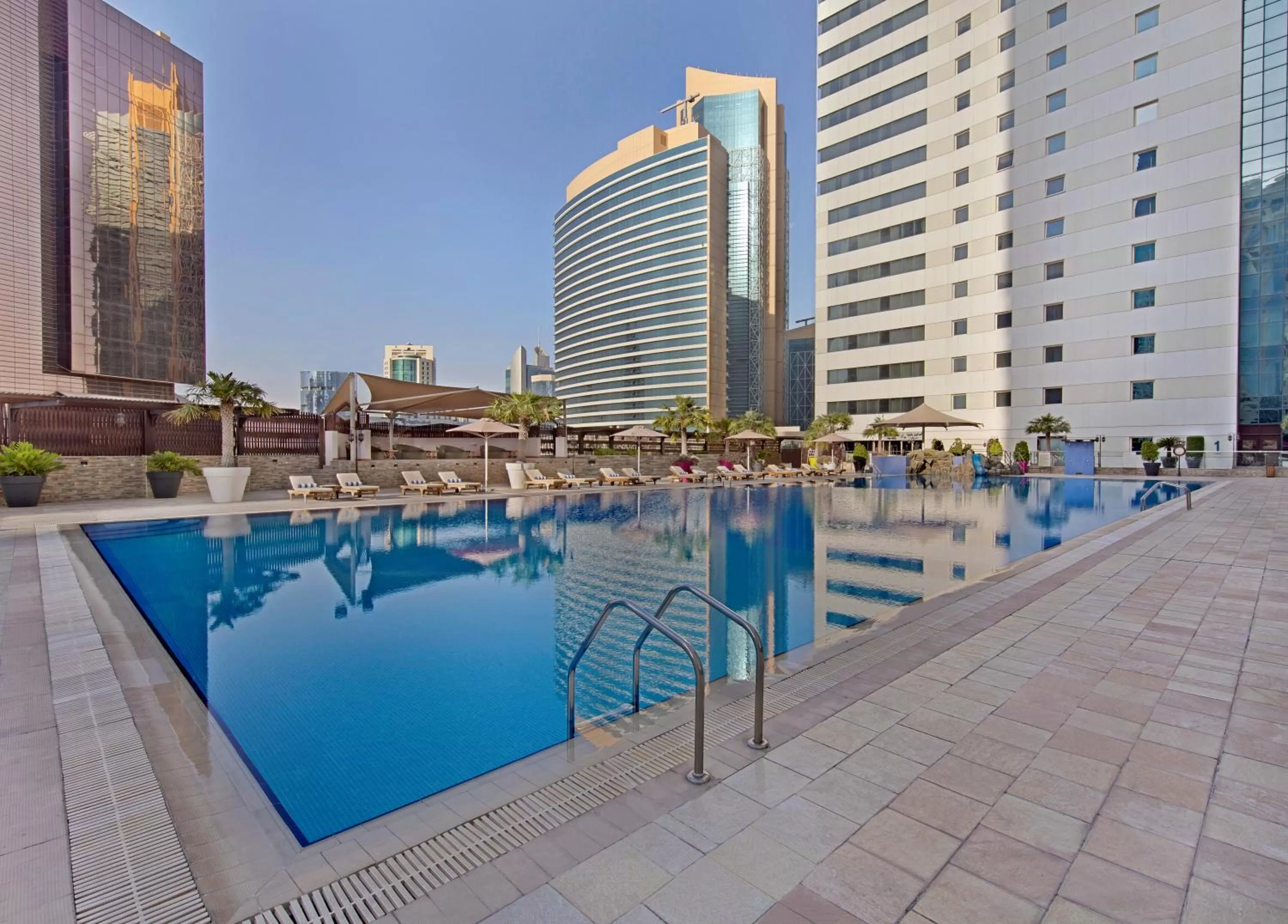 Swimming pool in Ezdan Hotel West Bay