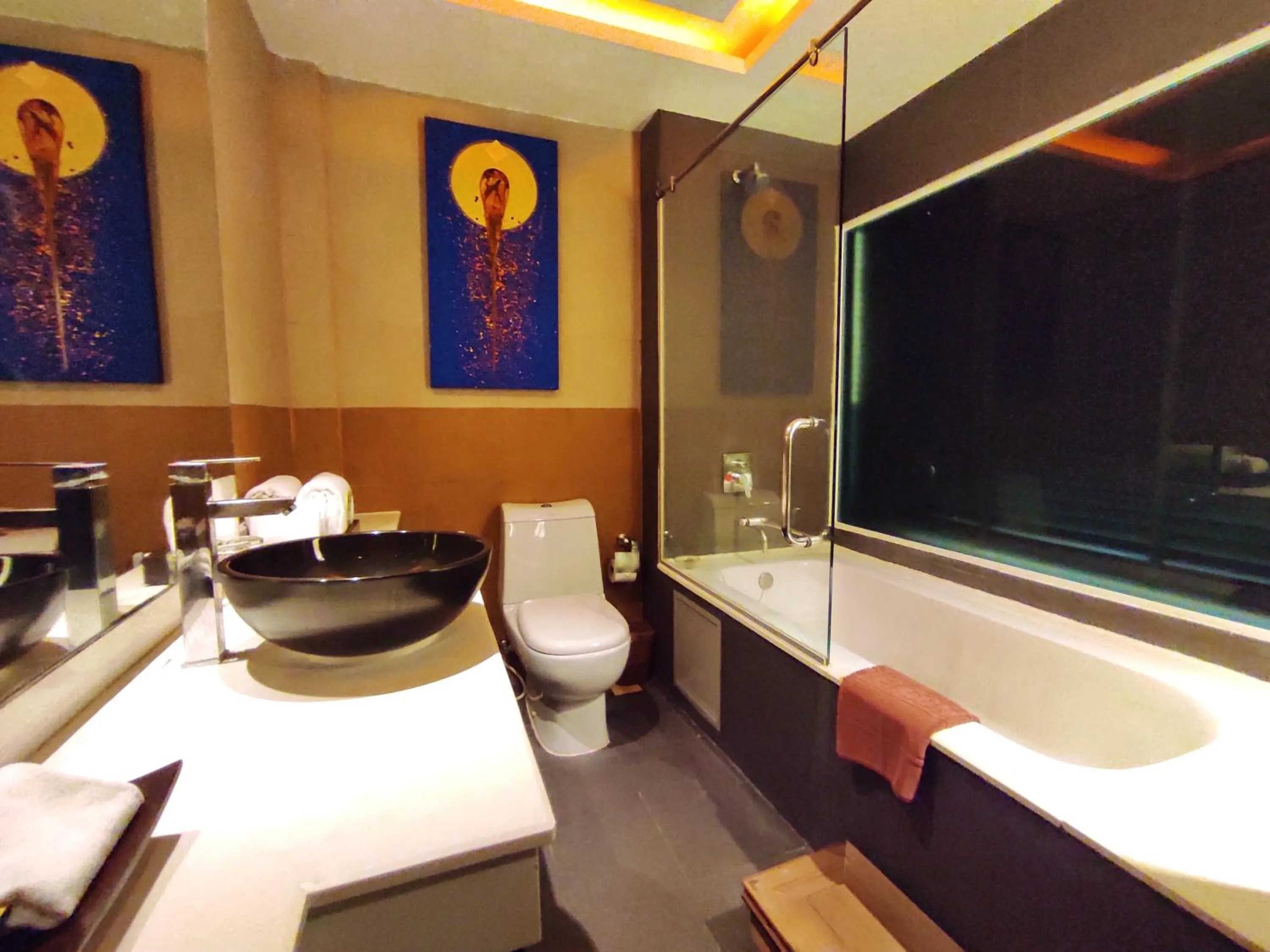 Bathroom in R-Mar Resort and Spa Patong, Phuket