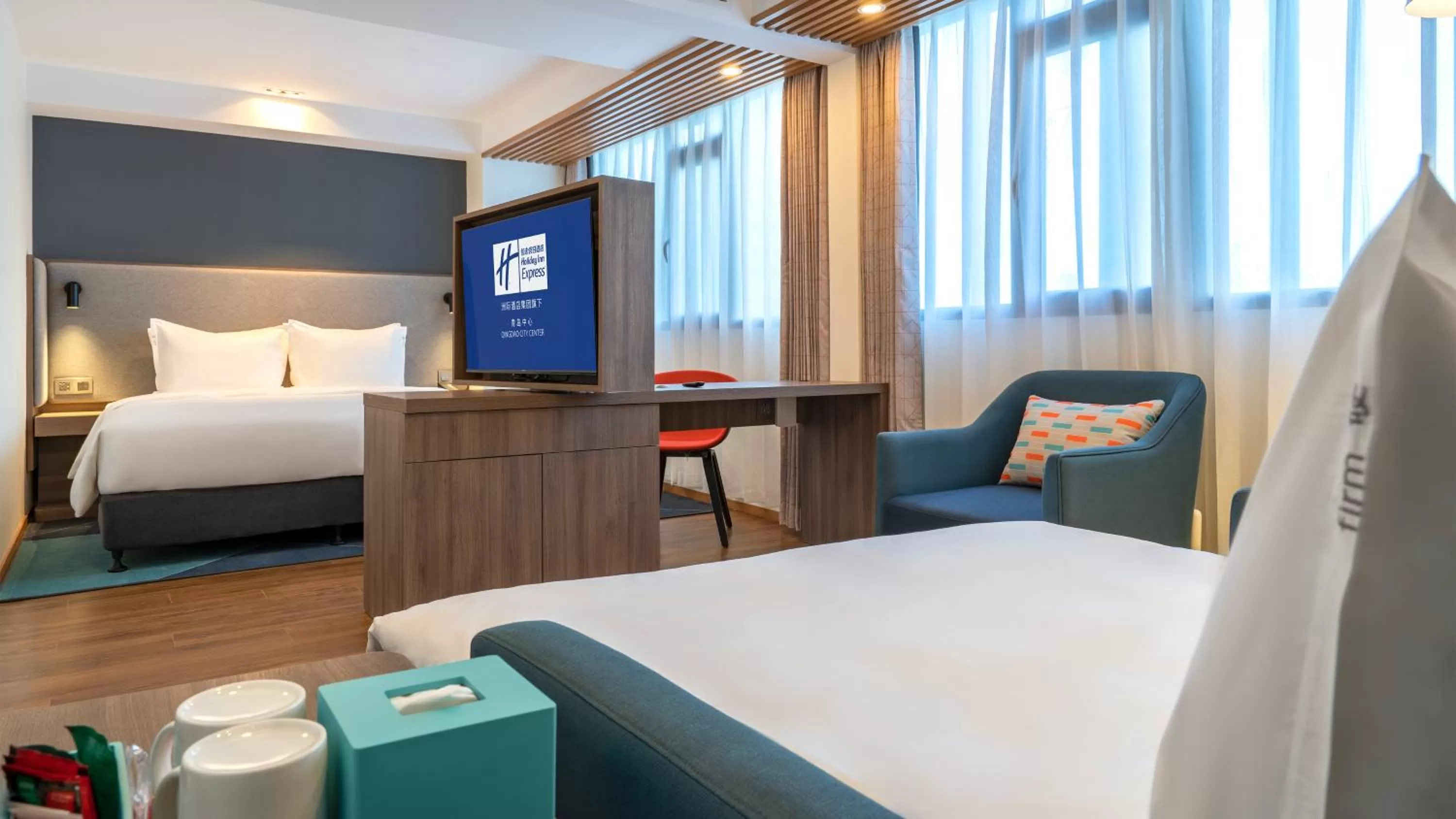 Photo of the whole room, Bed in Holiday Inn Express Qingdao City Center by IHG