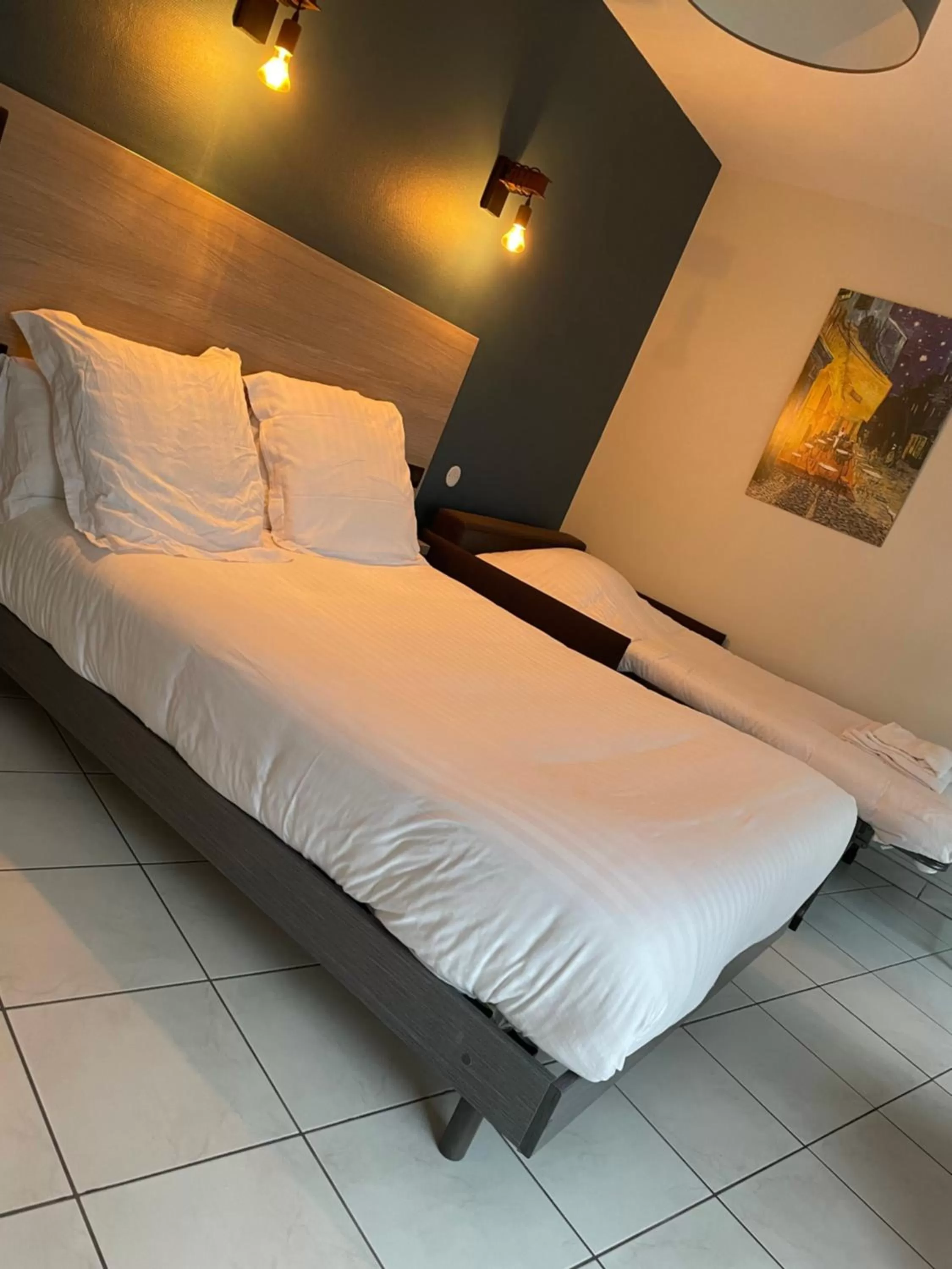 Bed in Hotel du Languedoc