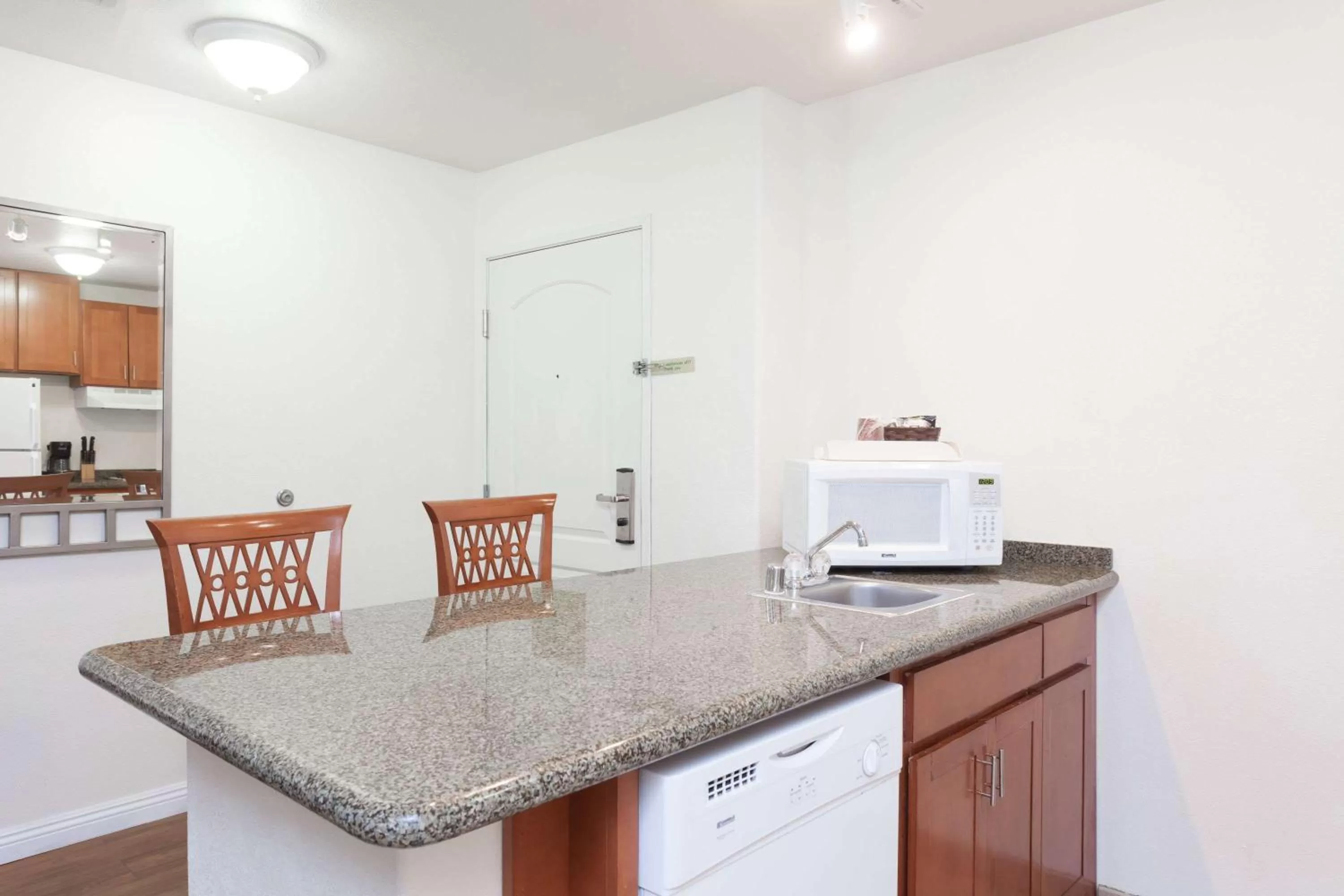 Photo of the whole room in Hawthorn Suites