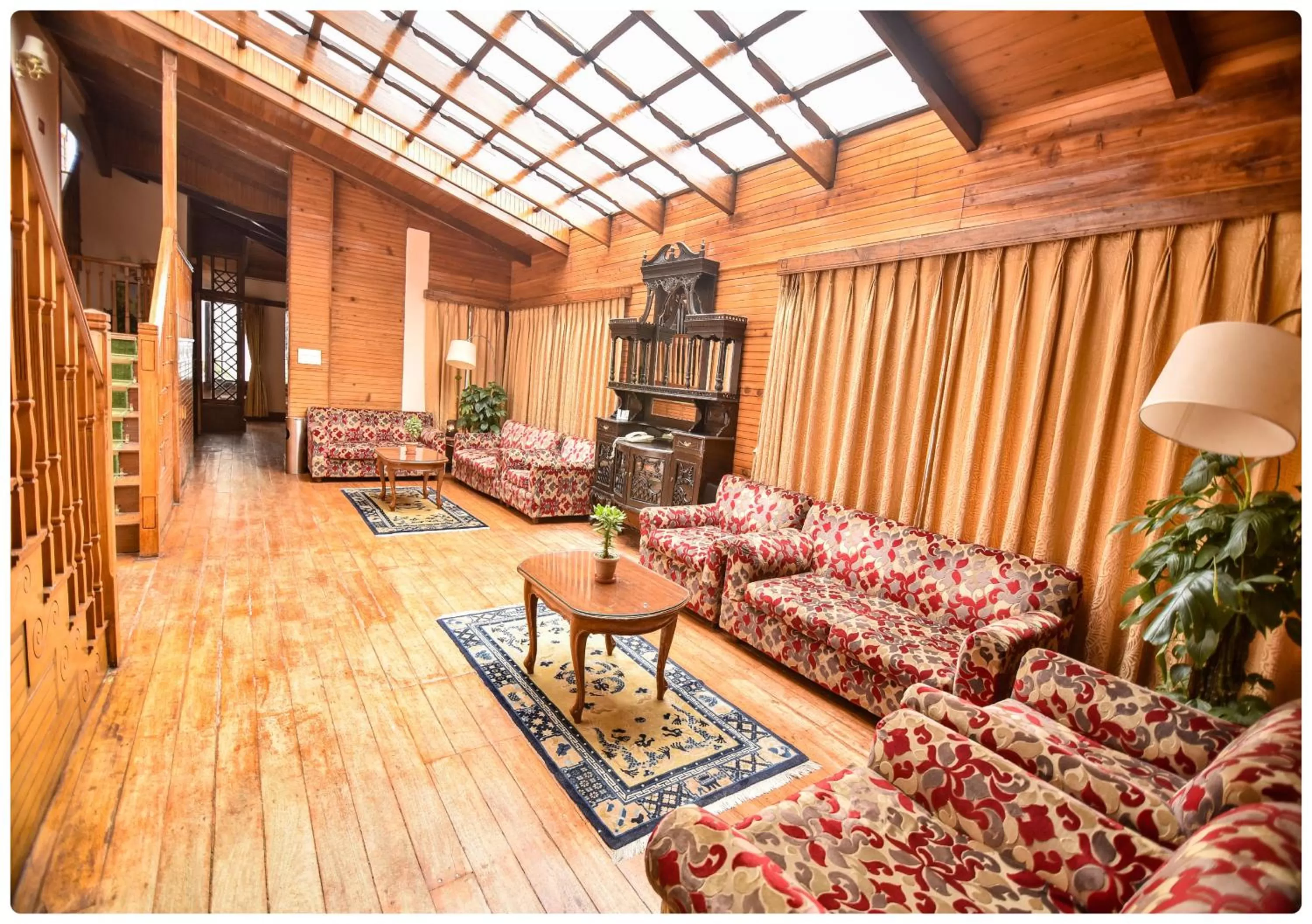 Seating Area in Cedar Inn