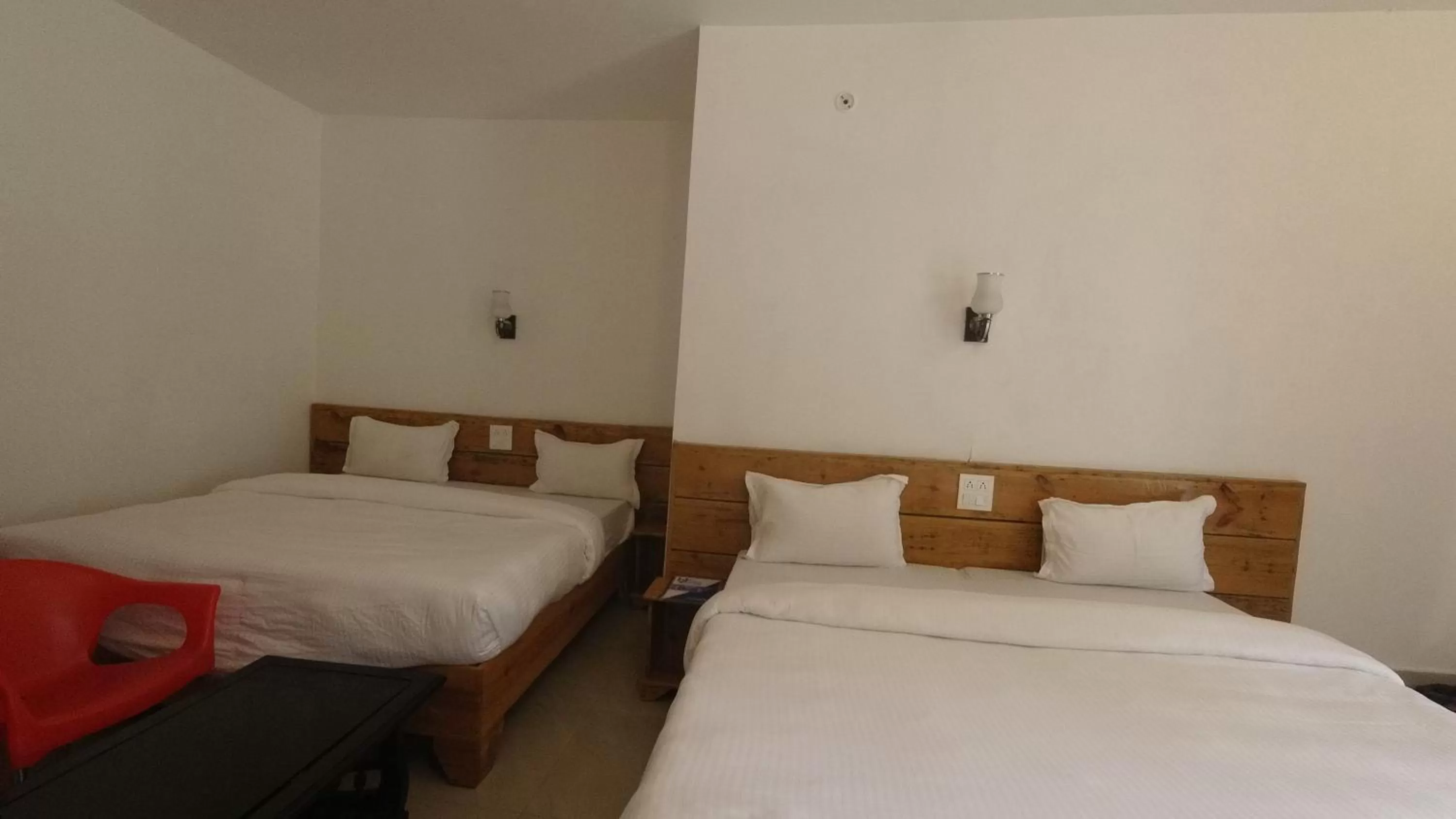 Bed in H7 Stay On The Ganges, Yoga & Spa Resort, Rishikesh