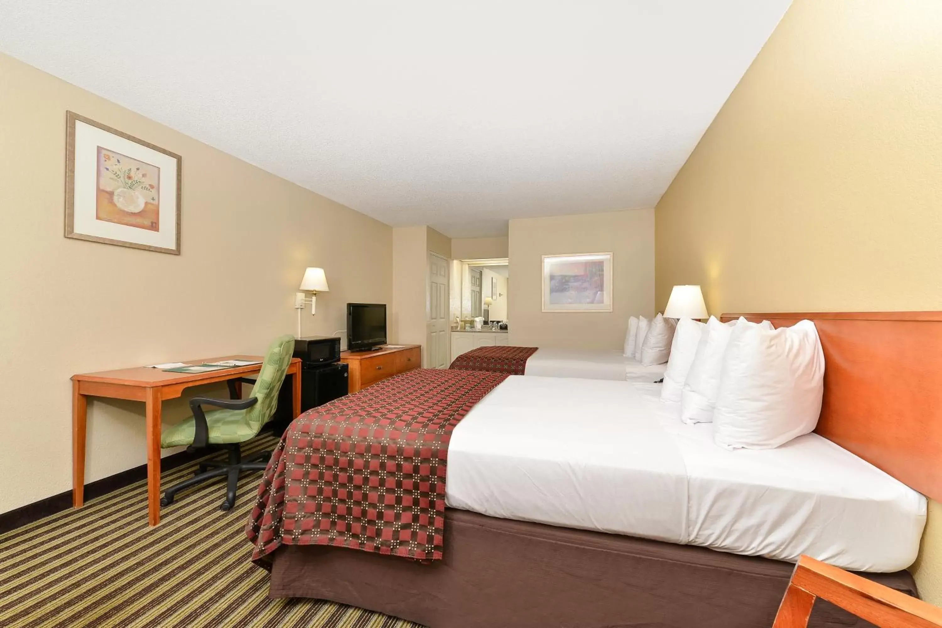 Deluxe Double Room with Two Double Beds - Non-Smoking in Quality Inn At the Mall - Valdosta Deluxe Double Room with Two Double Beds - Non-Smoking in Quality Inn At the Mall - Valdosta