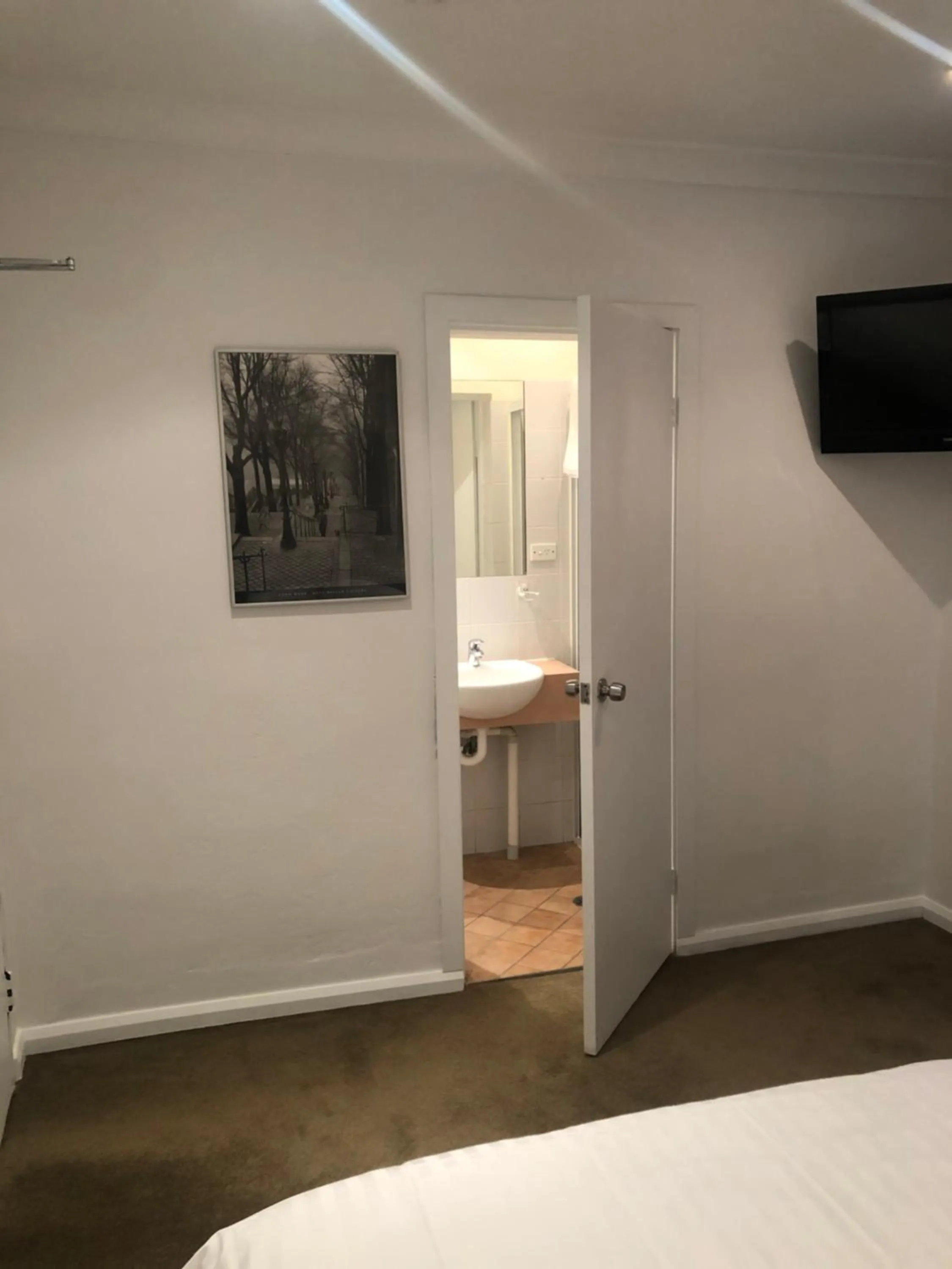 Bathroom, Bed in Hotel 59 Sydney