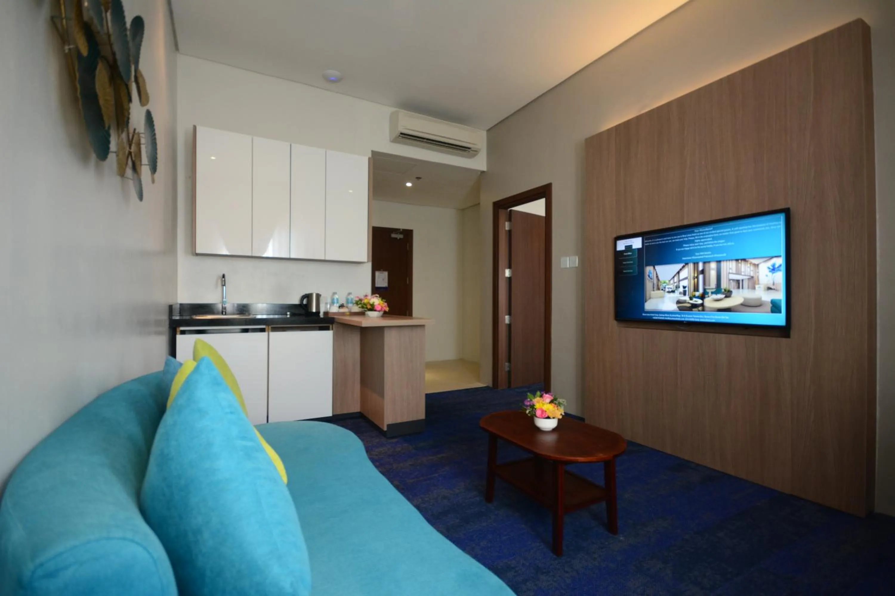 Communal lounge/ TV room in Blue Lotus Hotel