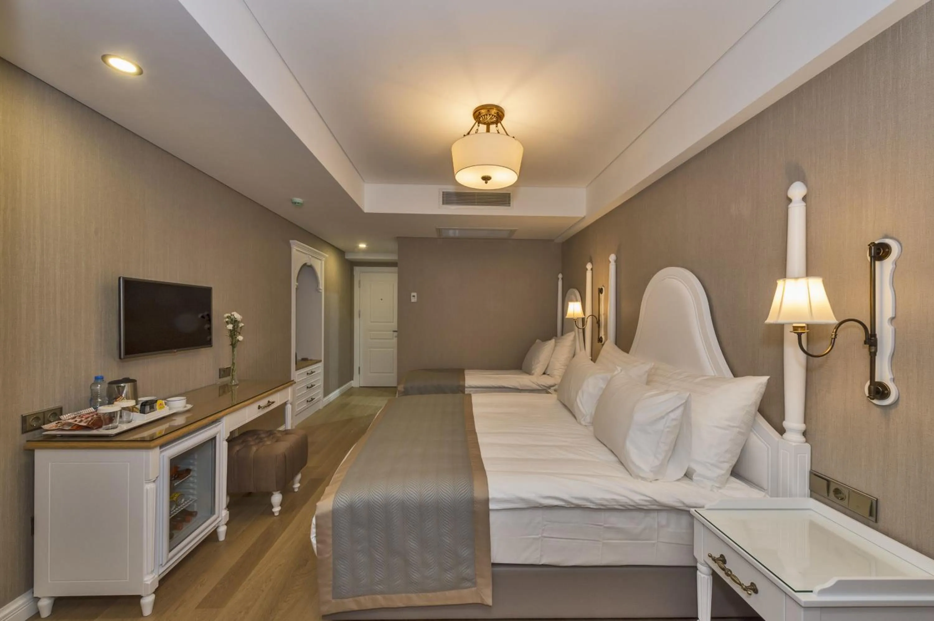 Photo of the whole room, Bed in Hanna Hotel