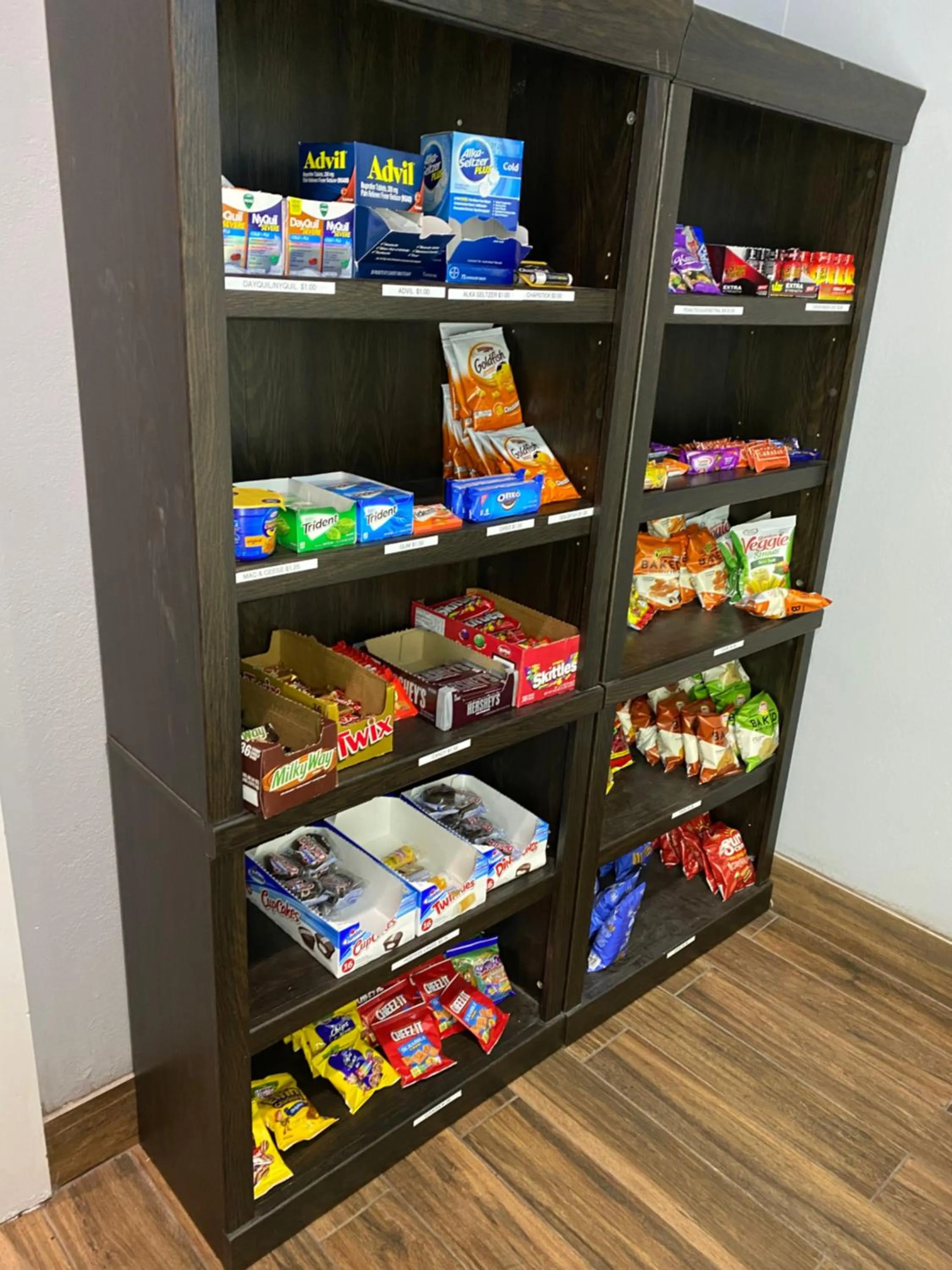 Shopping Area in Clarion Inn & Suites