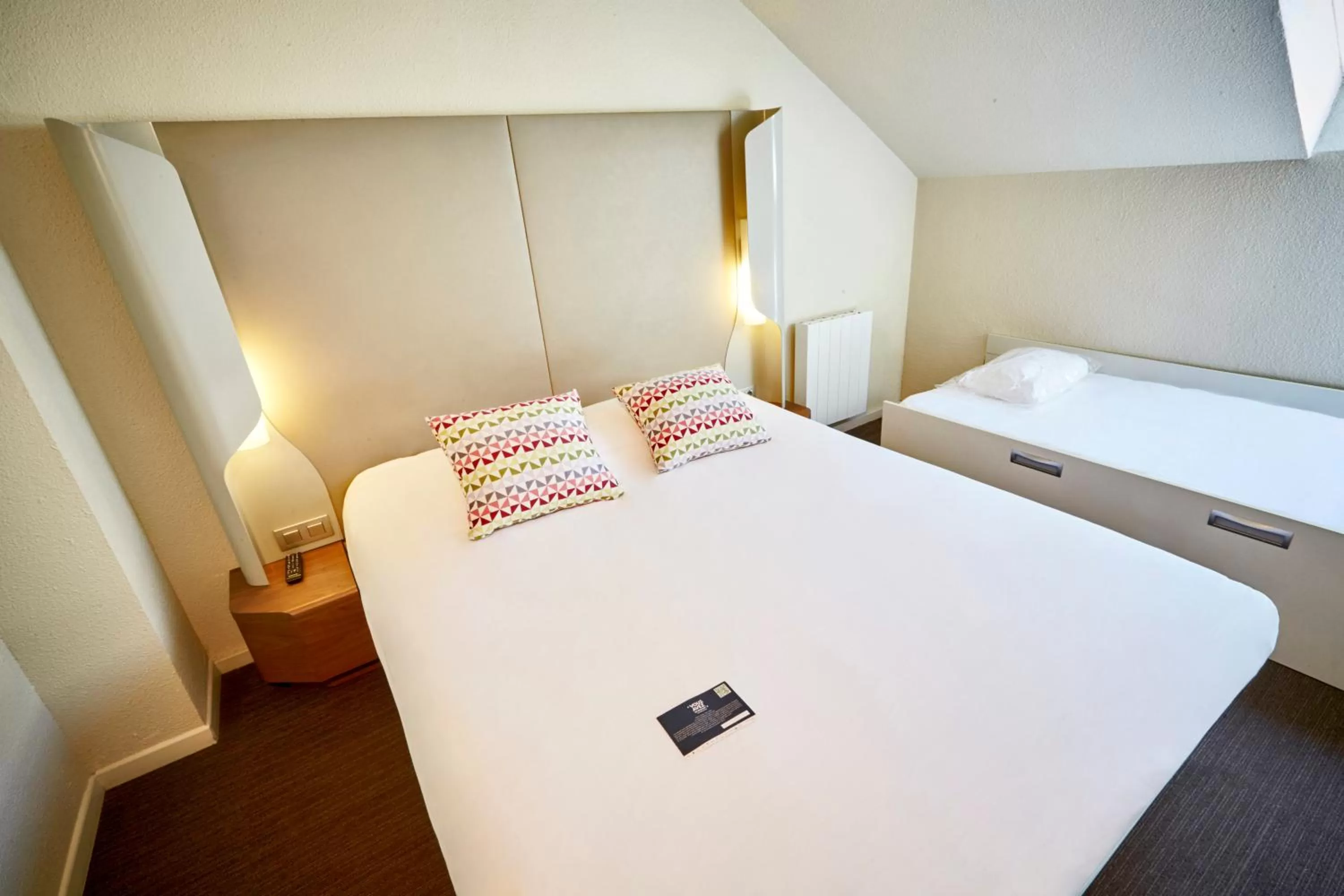 Bed in Campanile Evry Ouest - Corbeil Essonnes