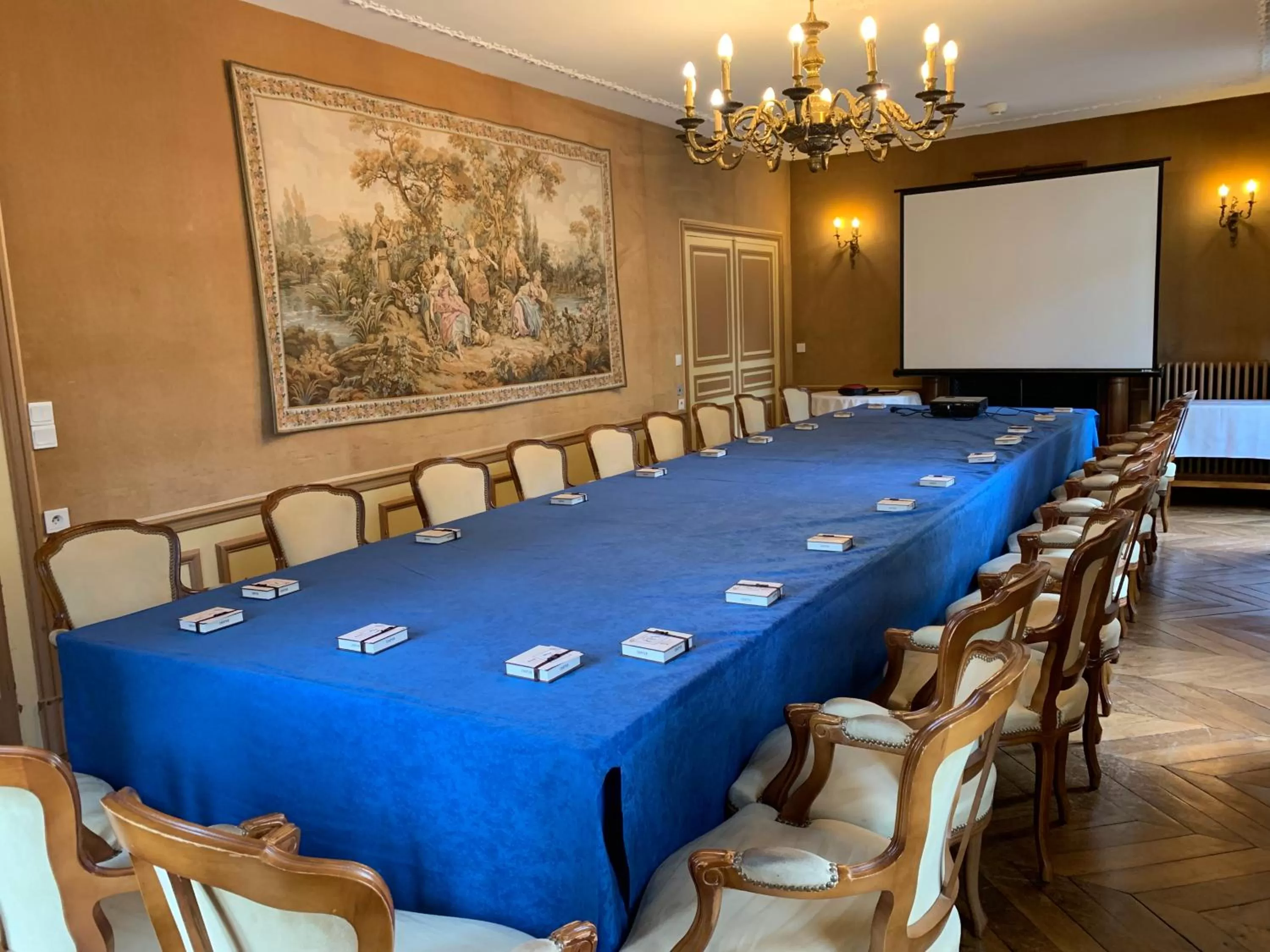 Meeting/conference room in Château Des Bondons EI