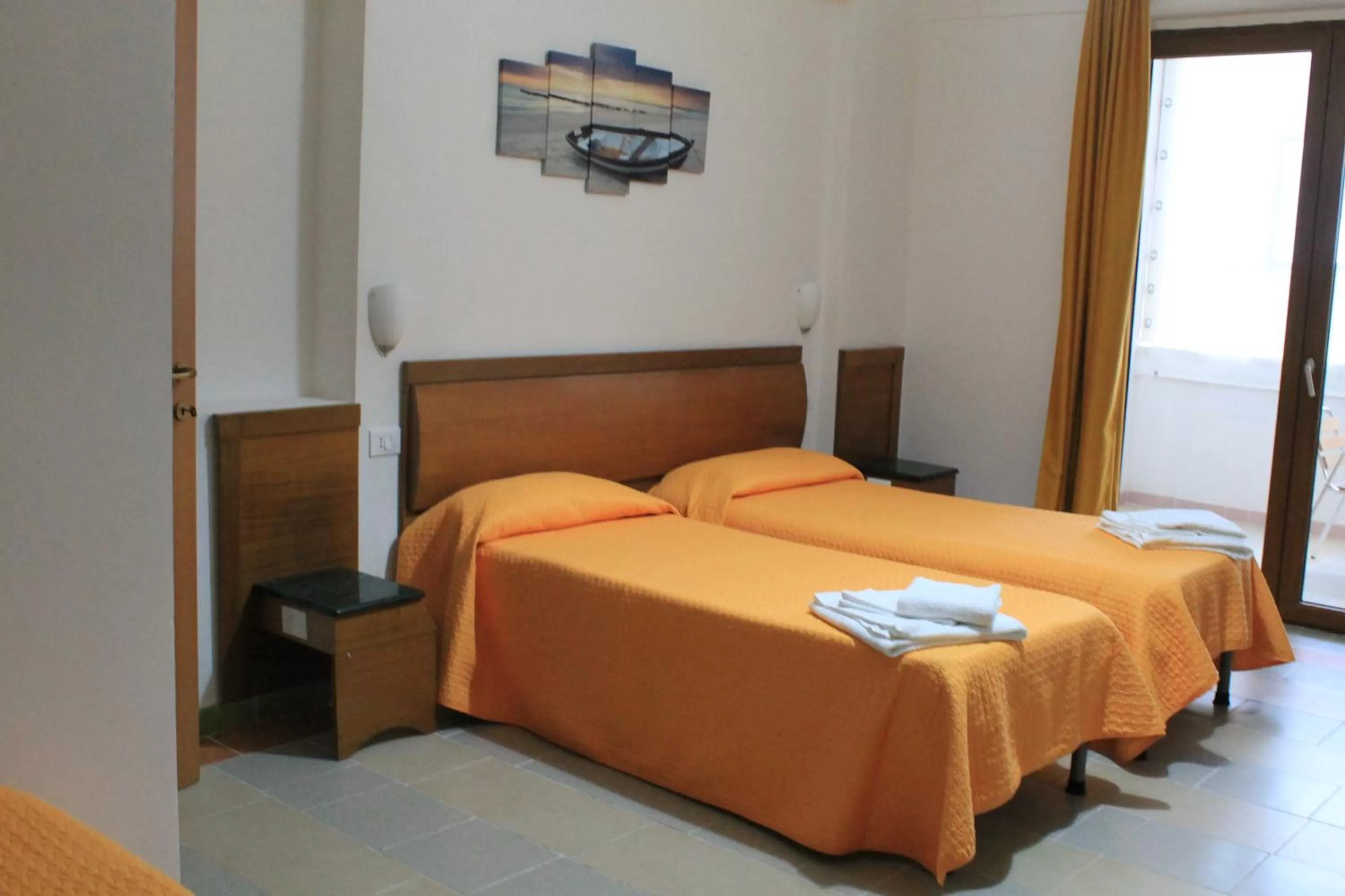 Bed in B&B Palazzo Manfredi Vieste, Fronte mare con Parcheggio