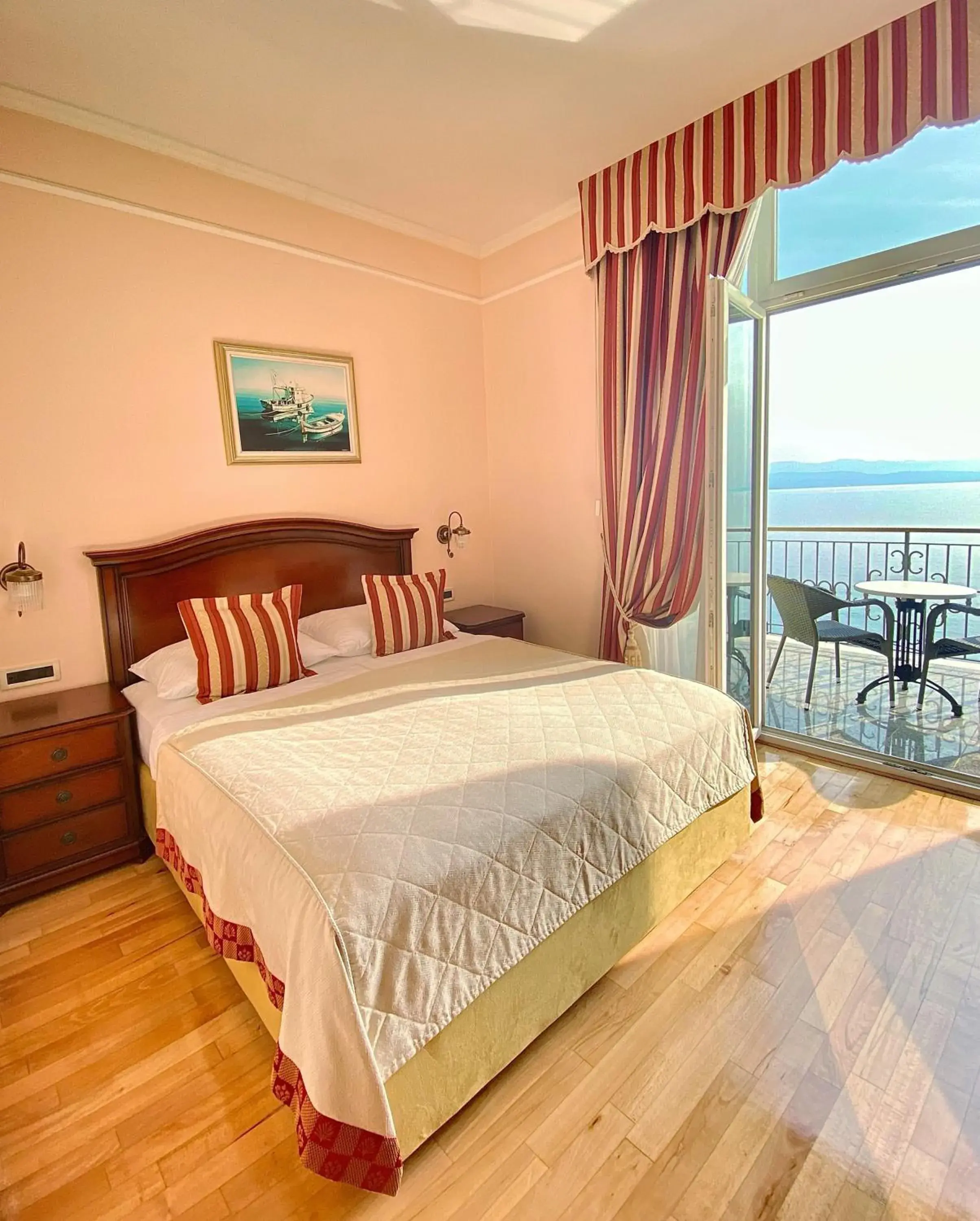 Double Room with Balcony and Sea View in Hotel Savoy Double Room with Balcony and Sea View in Hotel Savoy