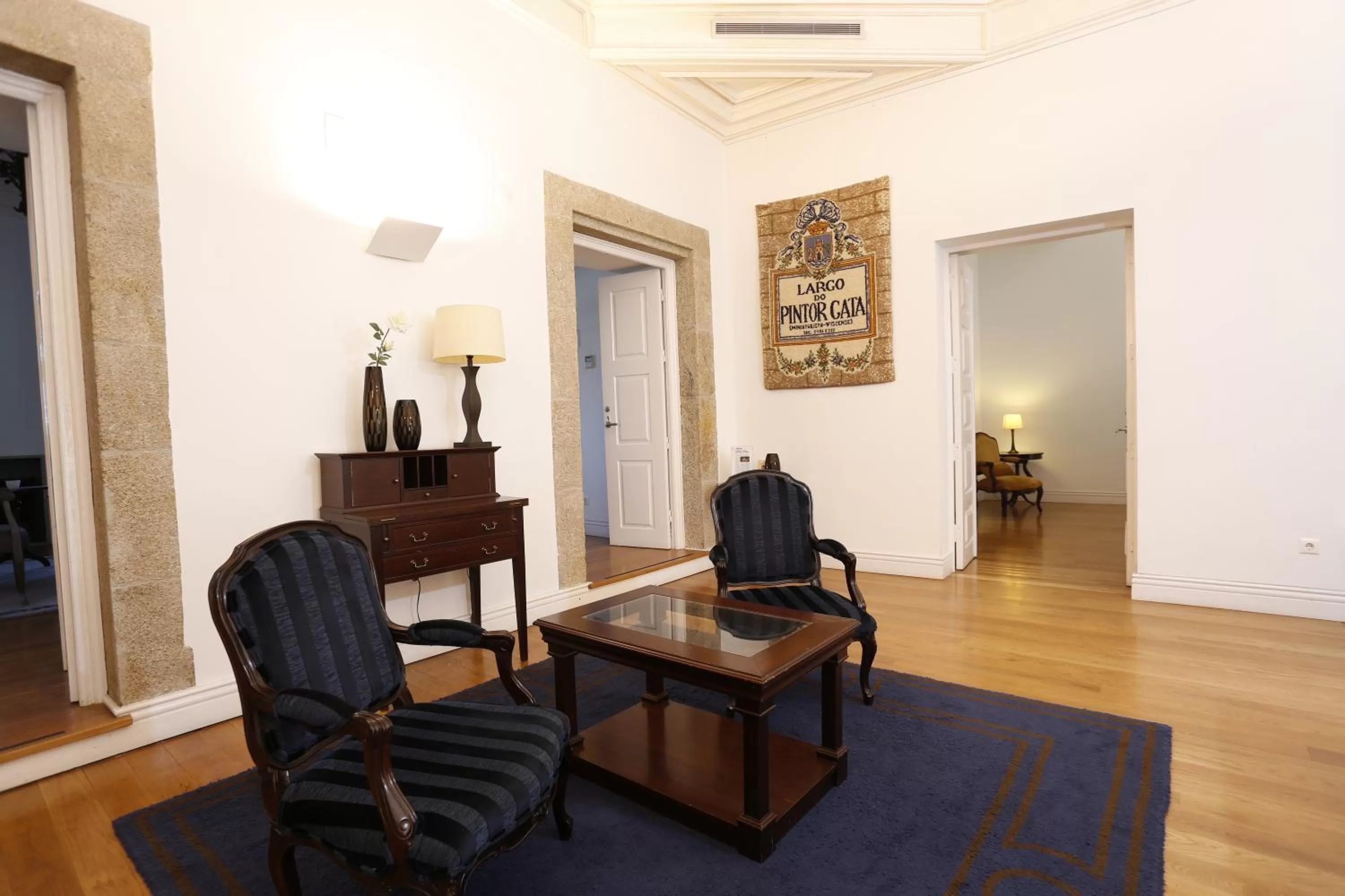 Communal lounge/ TV room in Montebelo Palácio dos Melos Viseu Historic Hotel