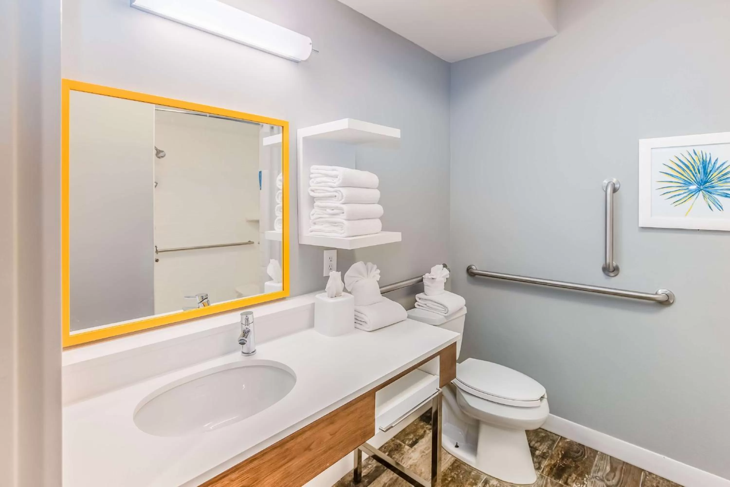 Living room in Hampton Inn Pensacola Beach