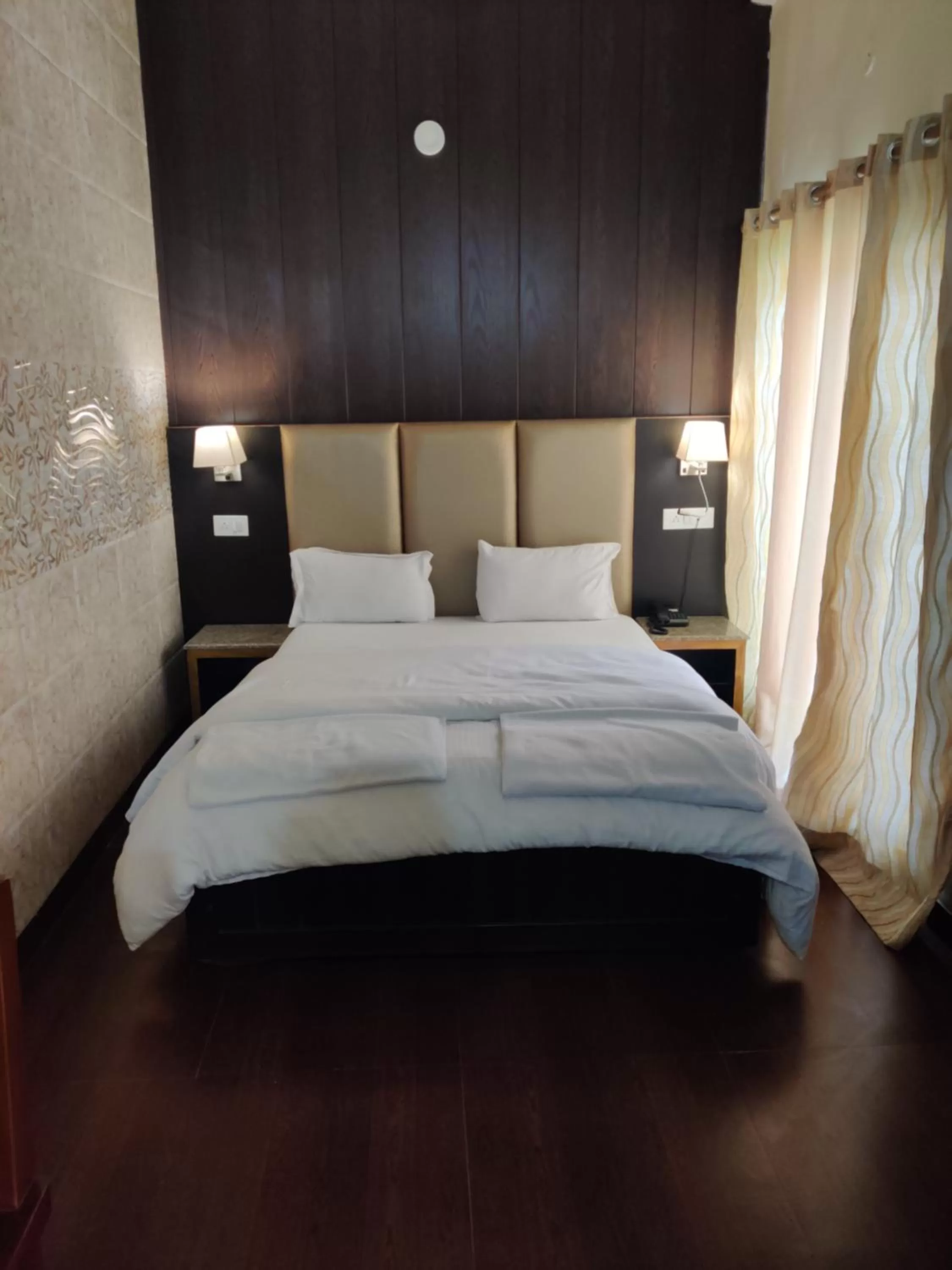 Bed in Kunwar Residency