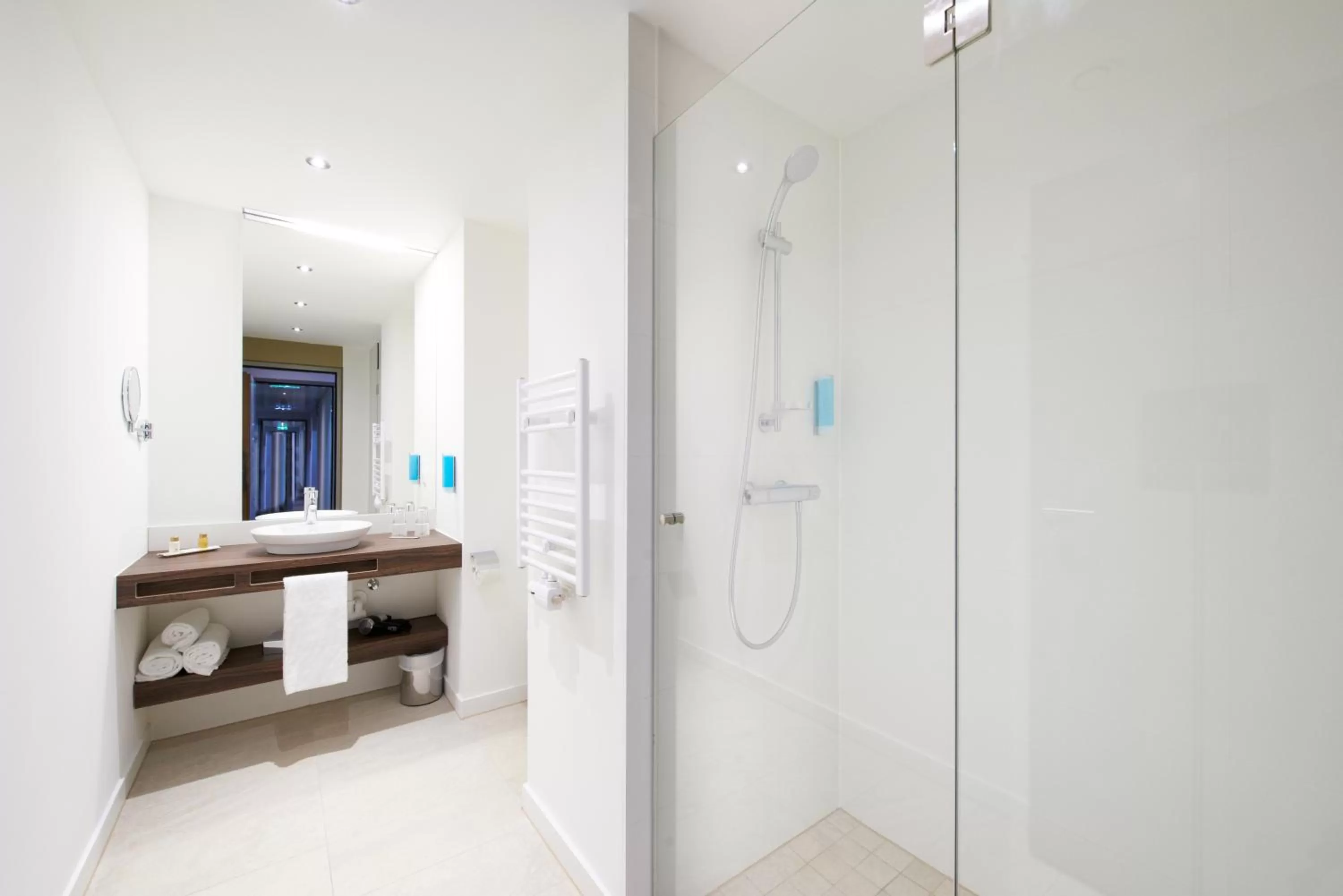 Bathroom in Simm's Hotel - cityhotel next to Metro U3