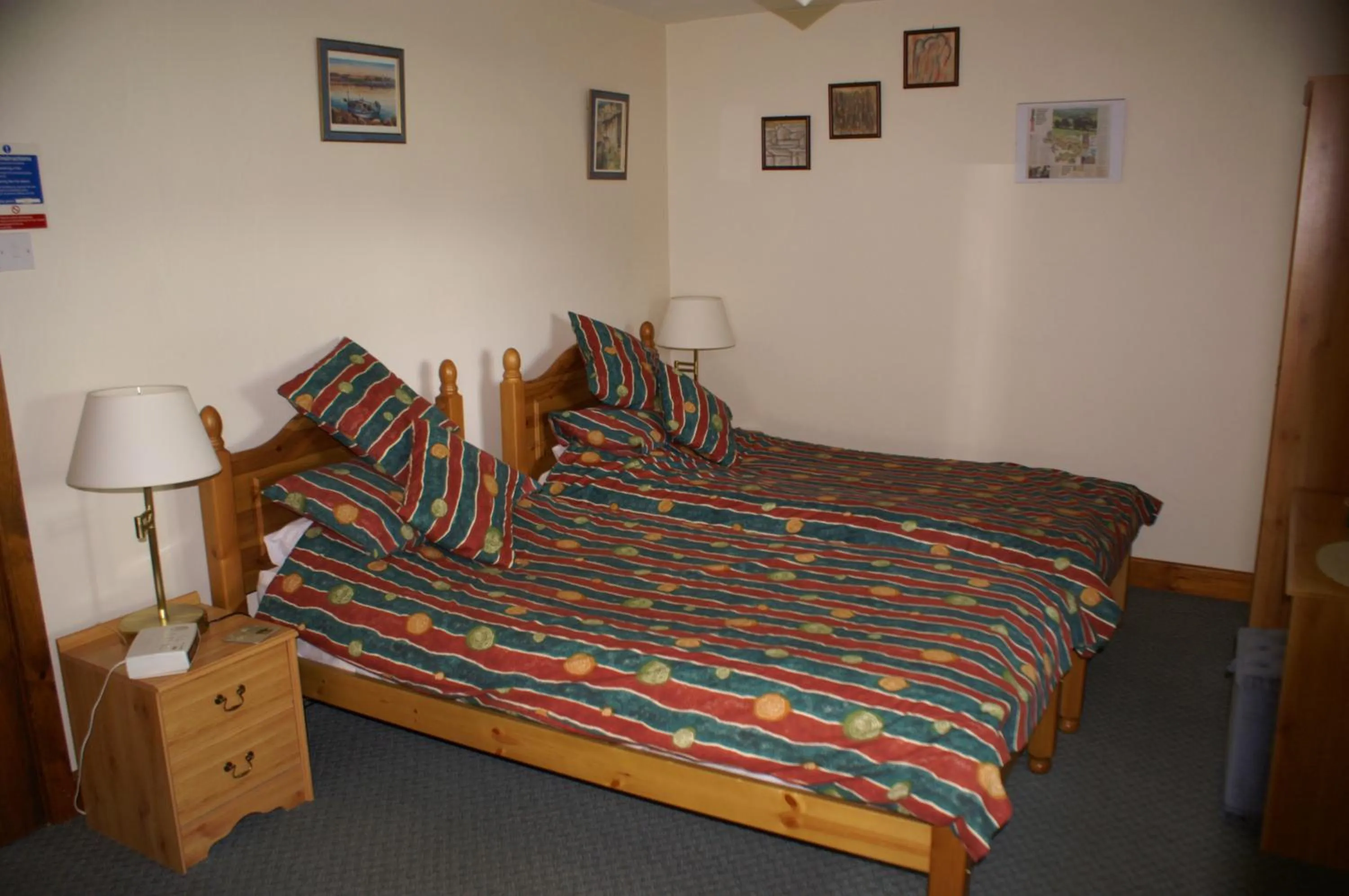 Bedroom, Bed in Middle Flass Lodge