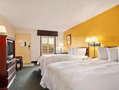 Double Room, Mobility/Hearing Access with Bathtub w/Grab Bars, Non-Smoking in Days Inn by Wyndham Marianna