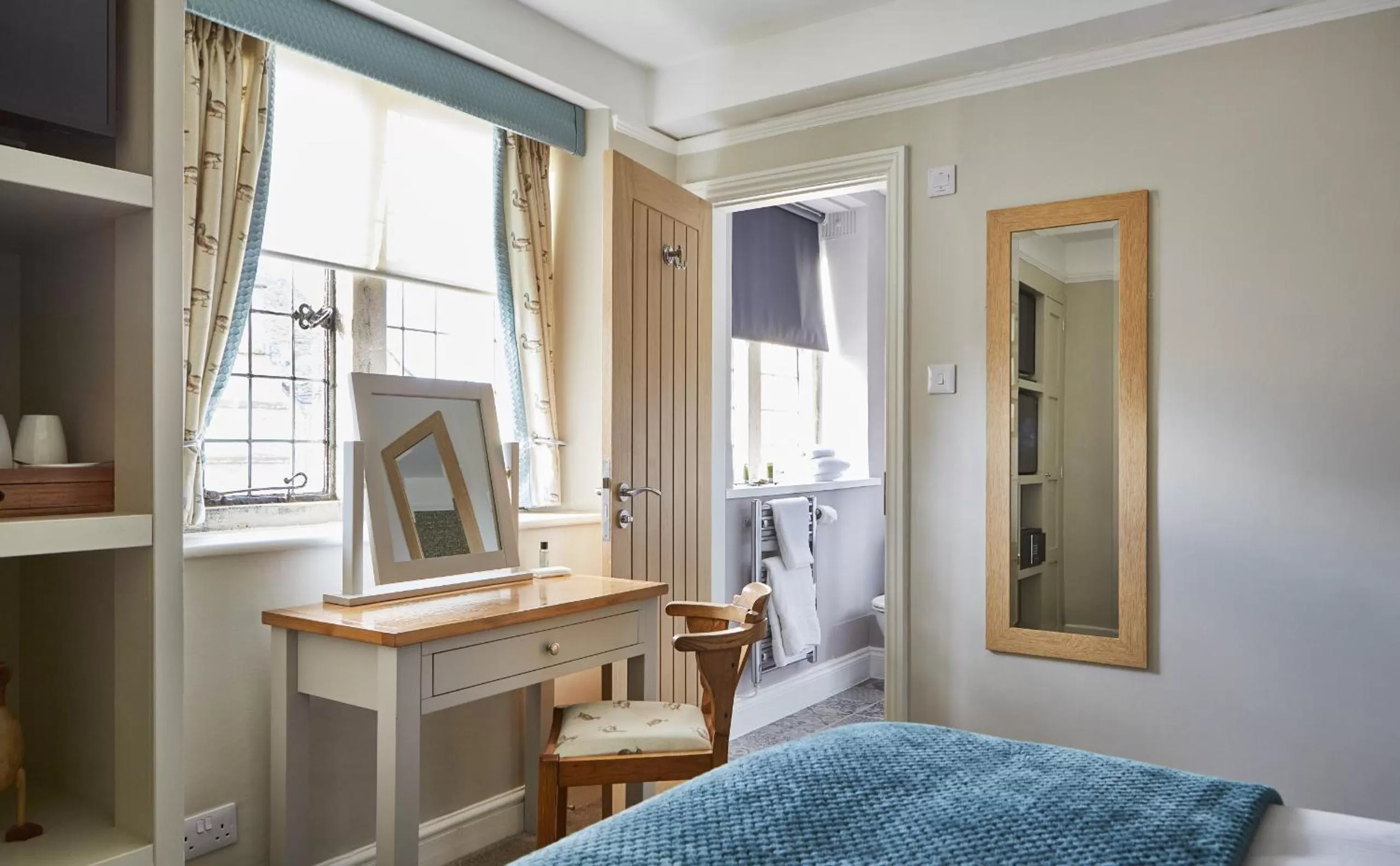 Bedroom, Bed in The Old New Inn