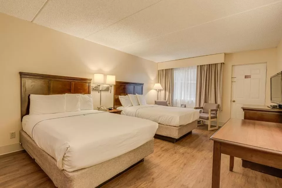 Bed in Bonnie Castle Resort & Marina