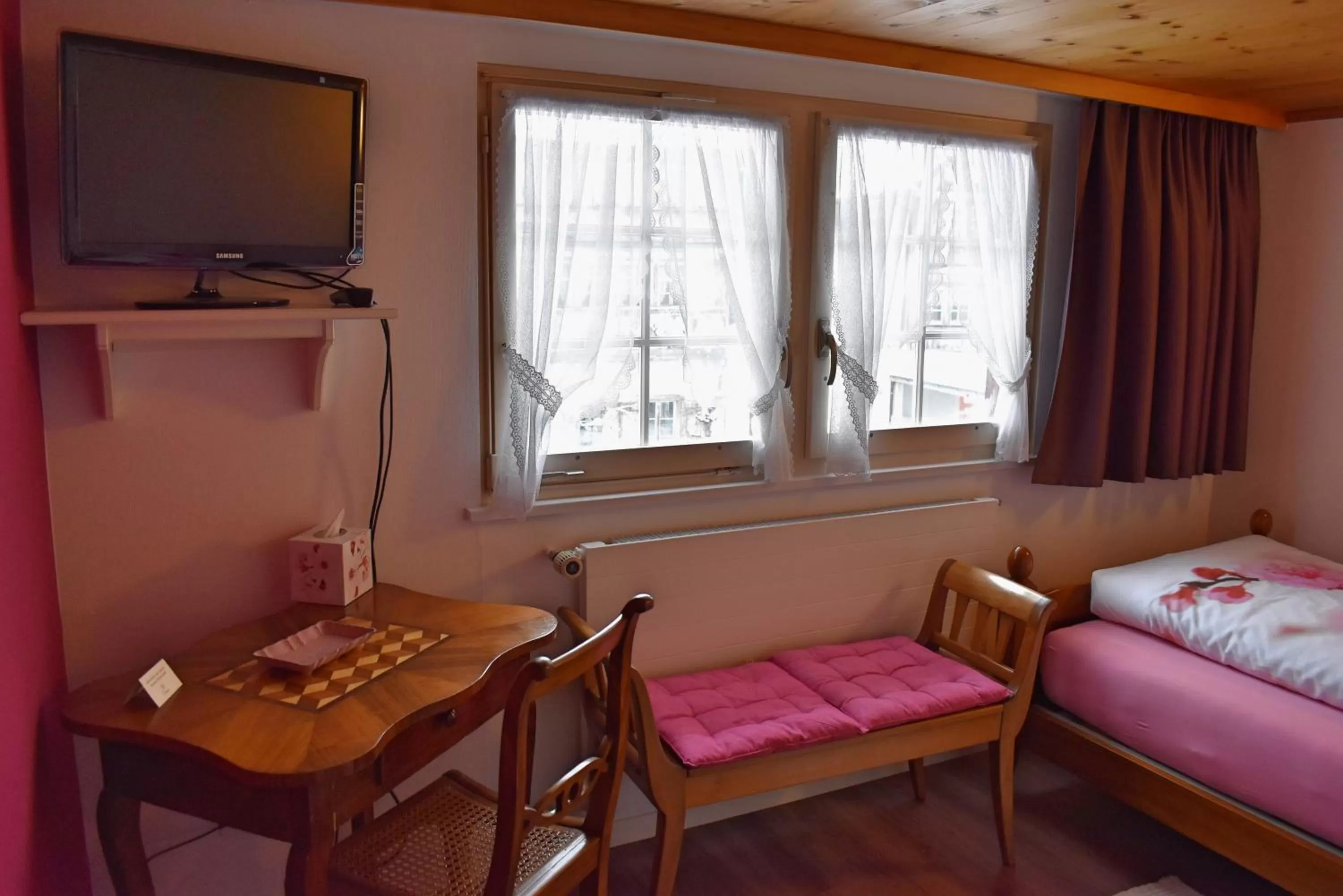 TV and multimedia, Bed in Gasthaus Sternen