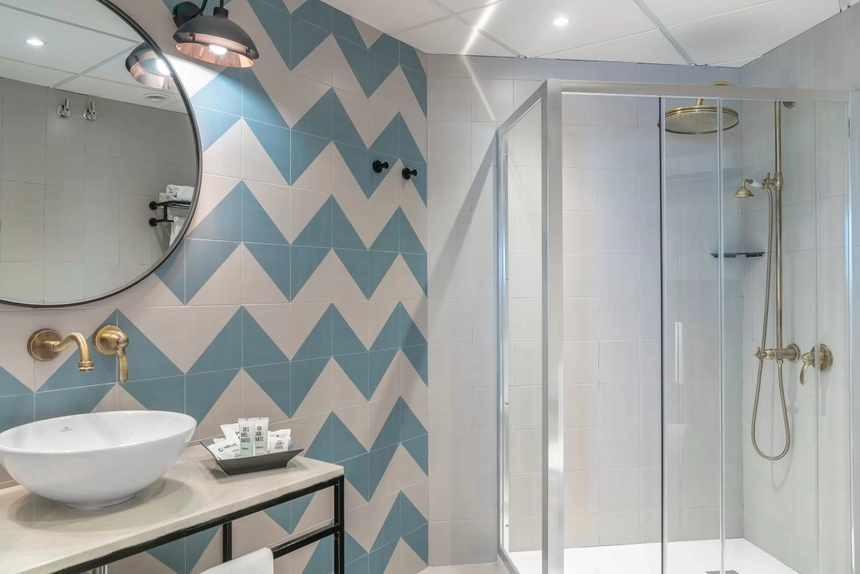 Shower in Vincci Puertochico