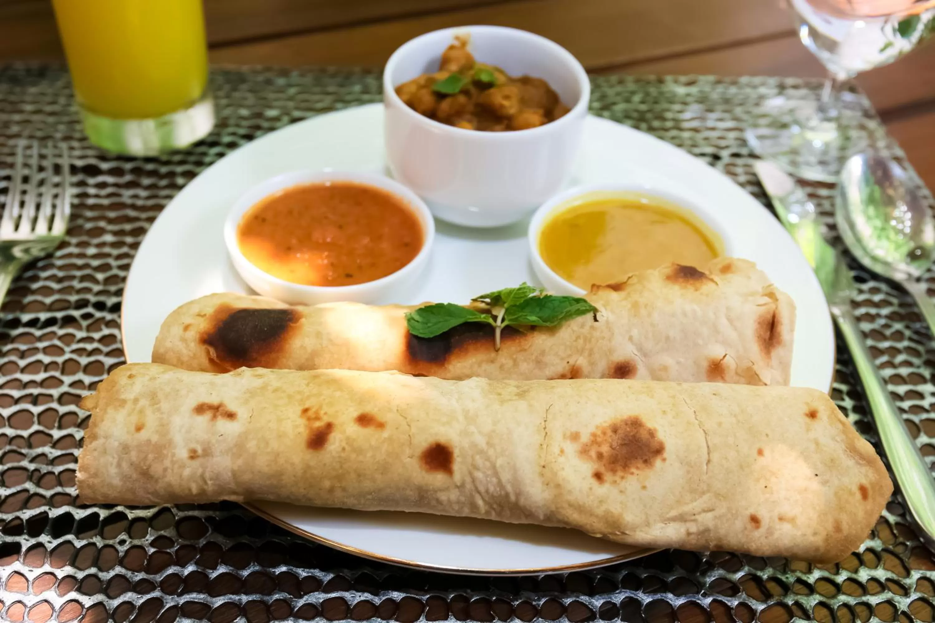 Breakfast in Opulent River Face Hotel