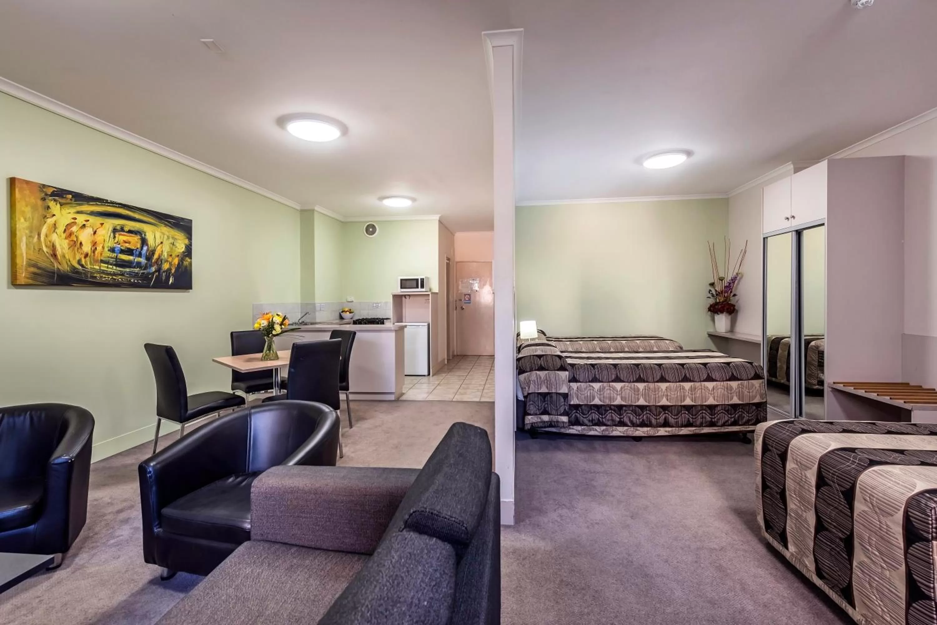 Photo of the whole room, Bed in Comfort Inn & Suites Goodearth Perth