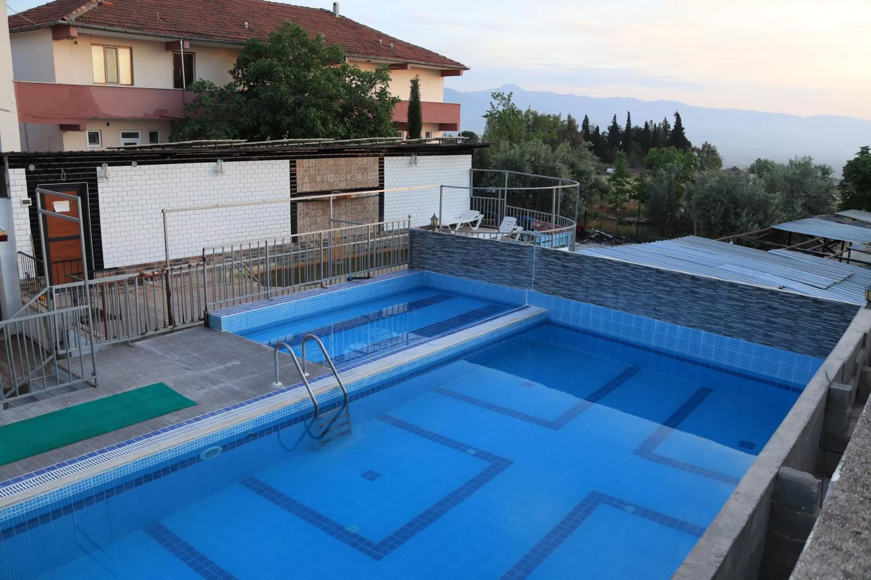 Swimming Pool in GÜNEŞ APART OTEL