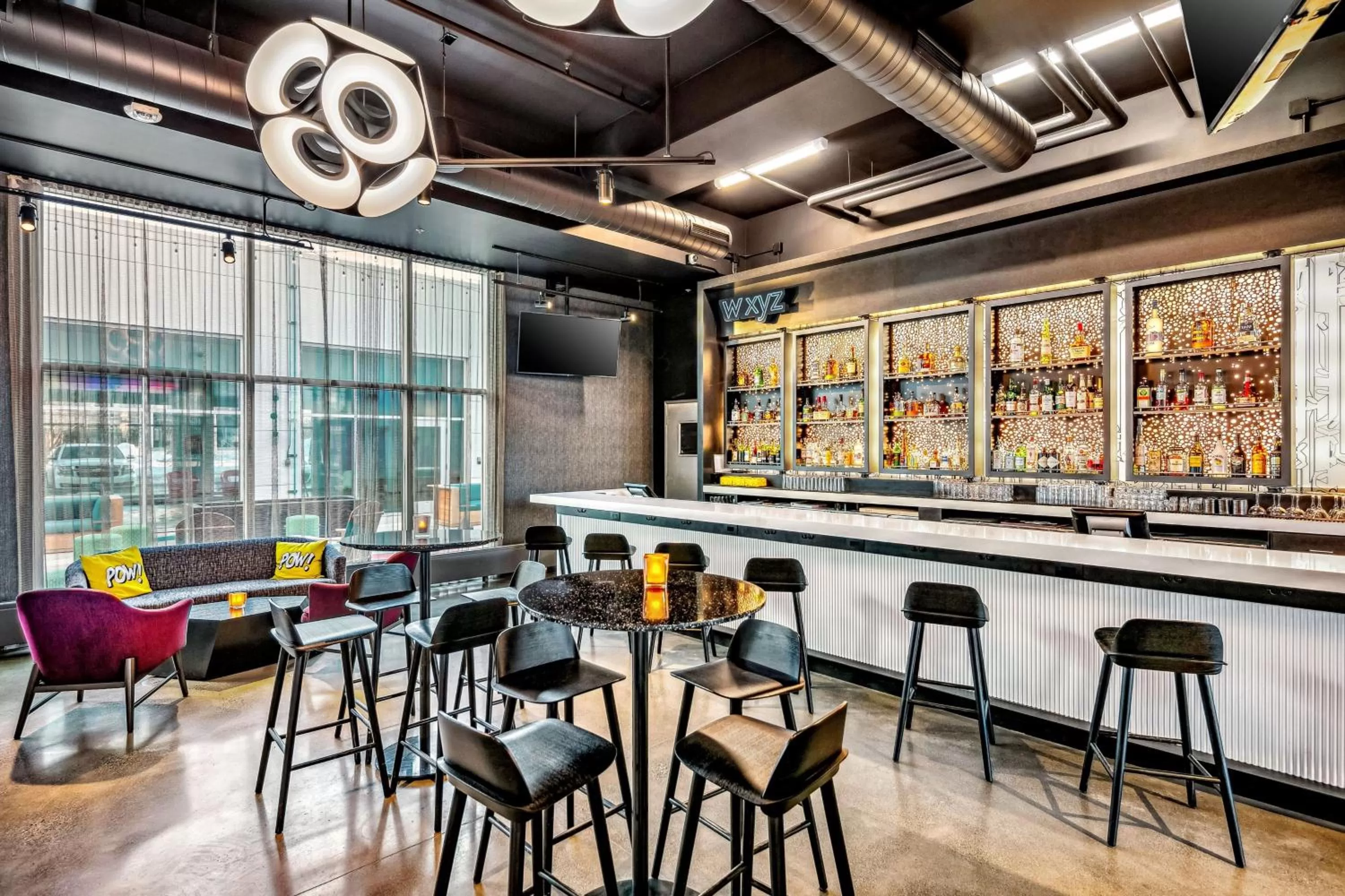 Lounge or bar in Aloft Anchorage