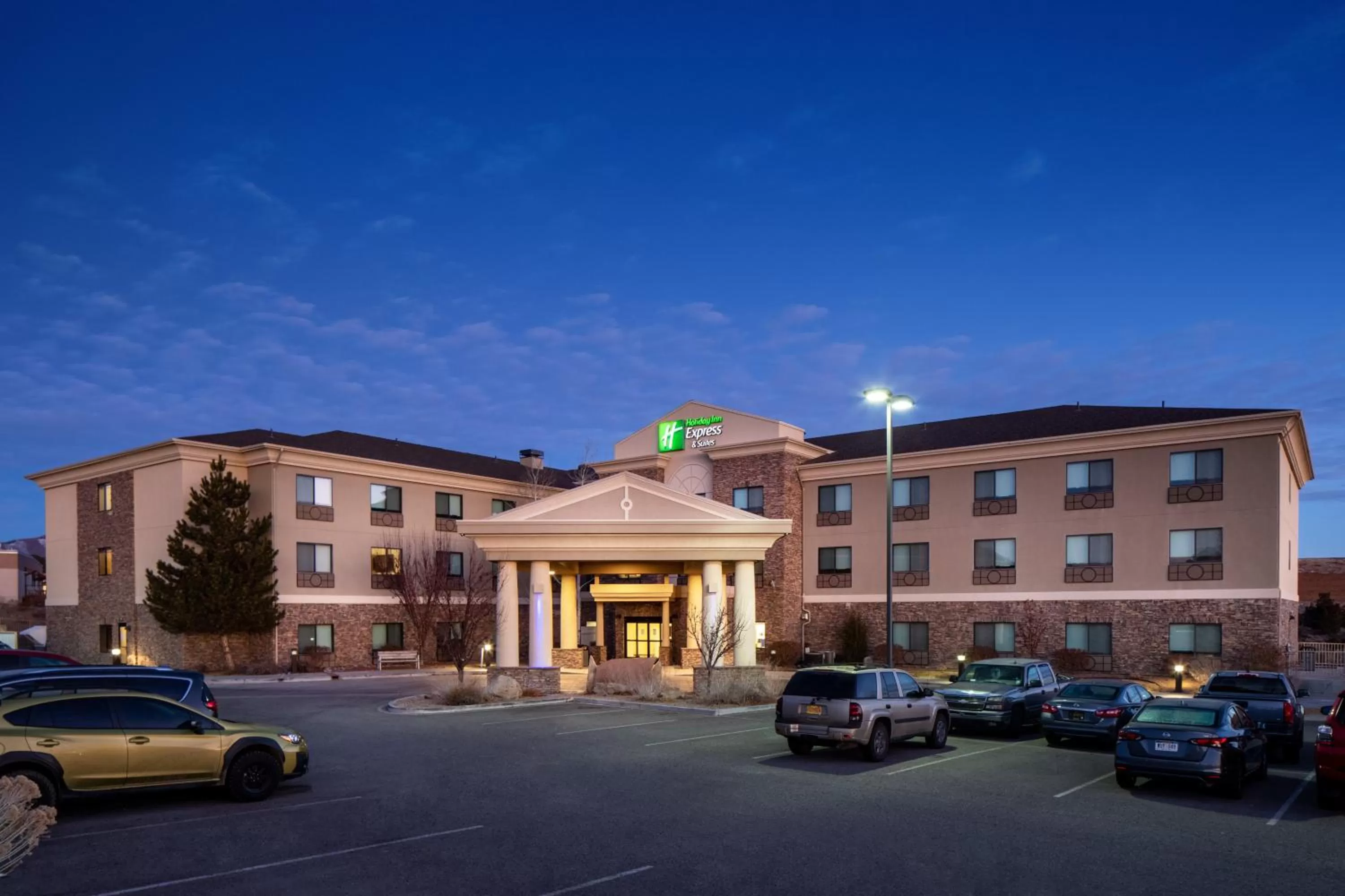 Property building in Holiday Inn Express and Suites Los Alamos Entrada Park by IHG