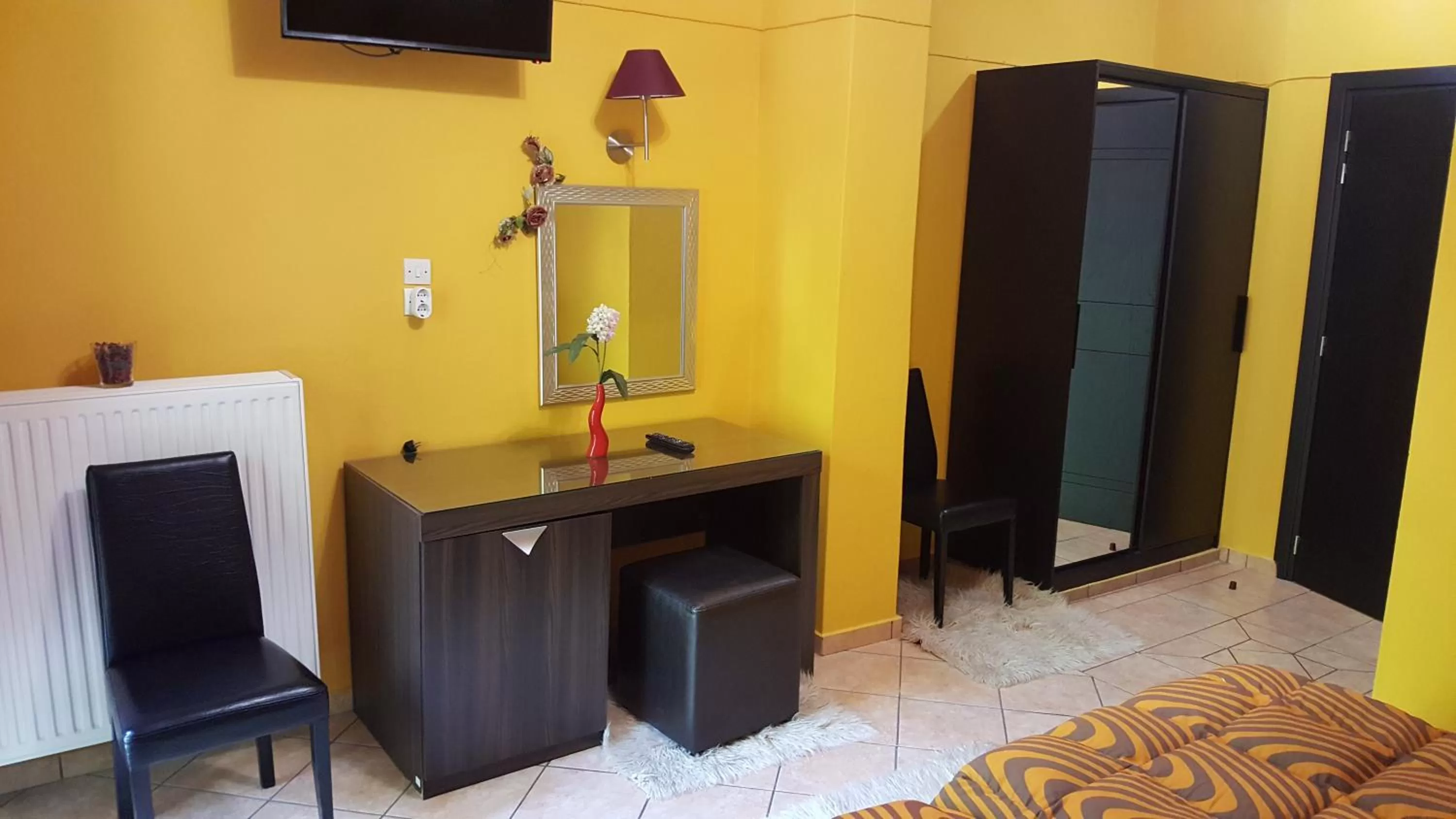 Photo of the whole room in Hani Zemenou