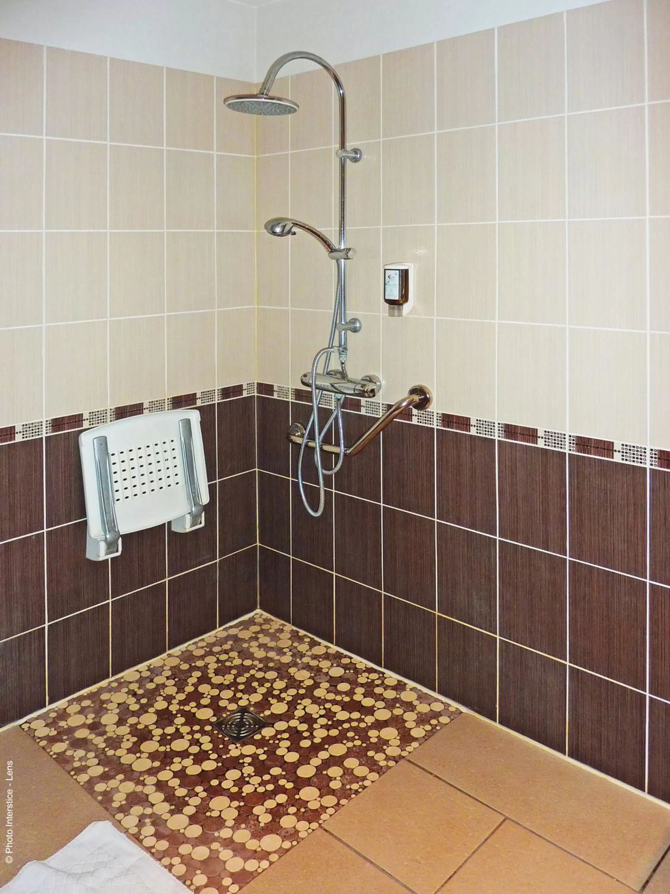 Double Room - Disability Access in Hôtel & Appartements Le Florence