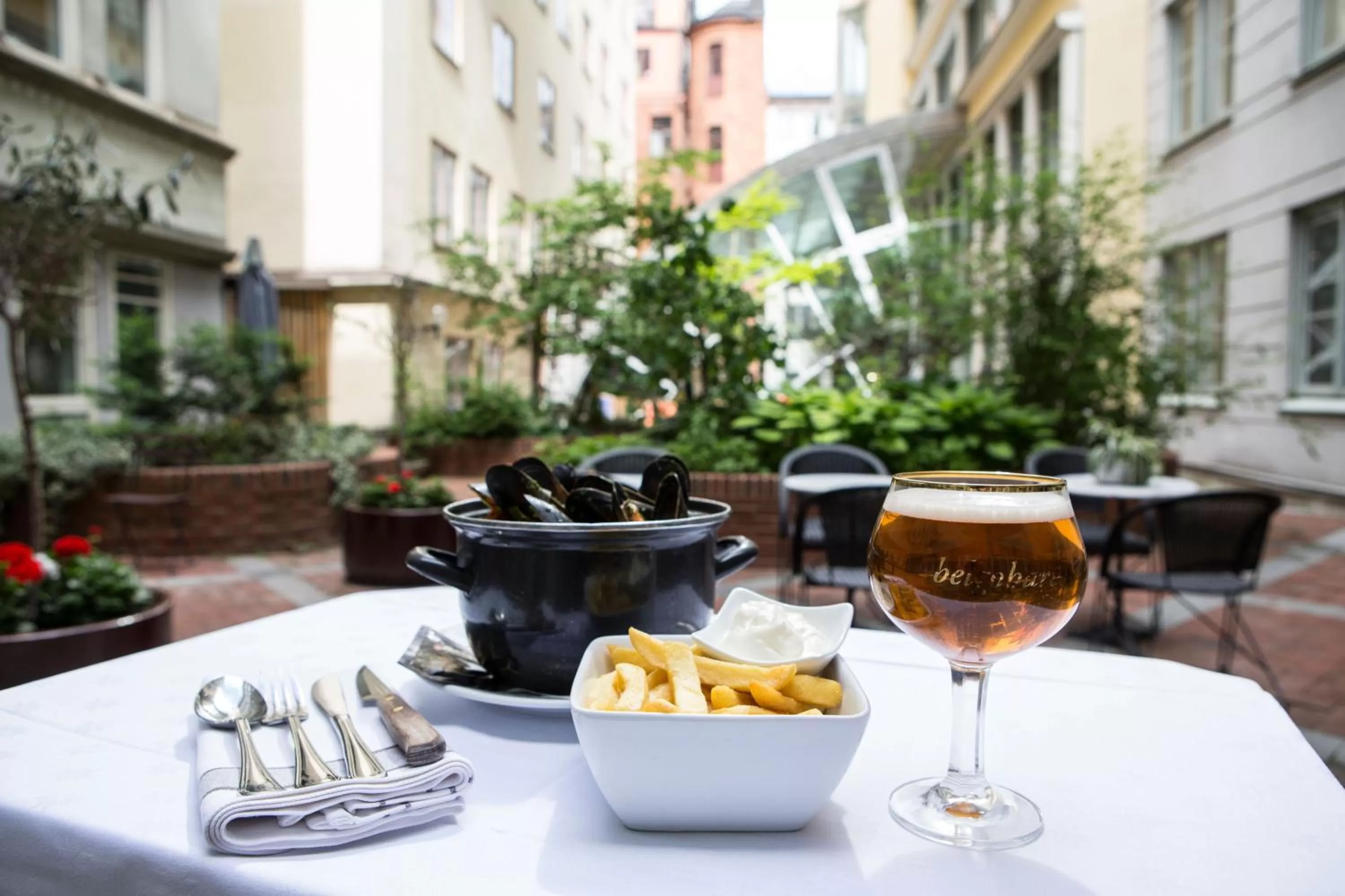 Restaurant/places to eat in Freys Hotel