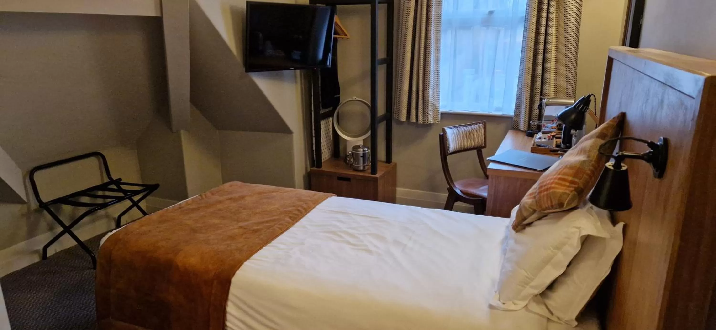 Bed in The Cross-Keys Hotel