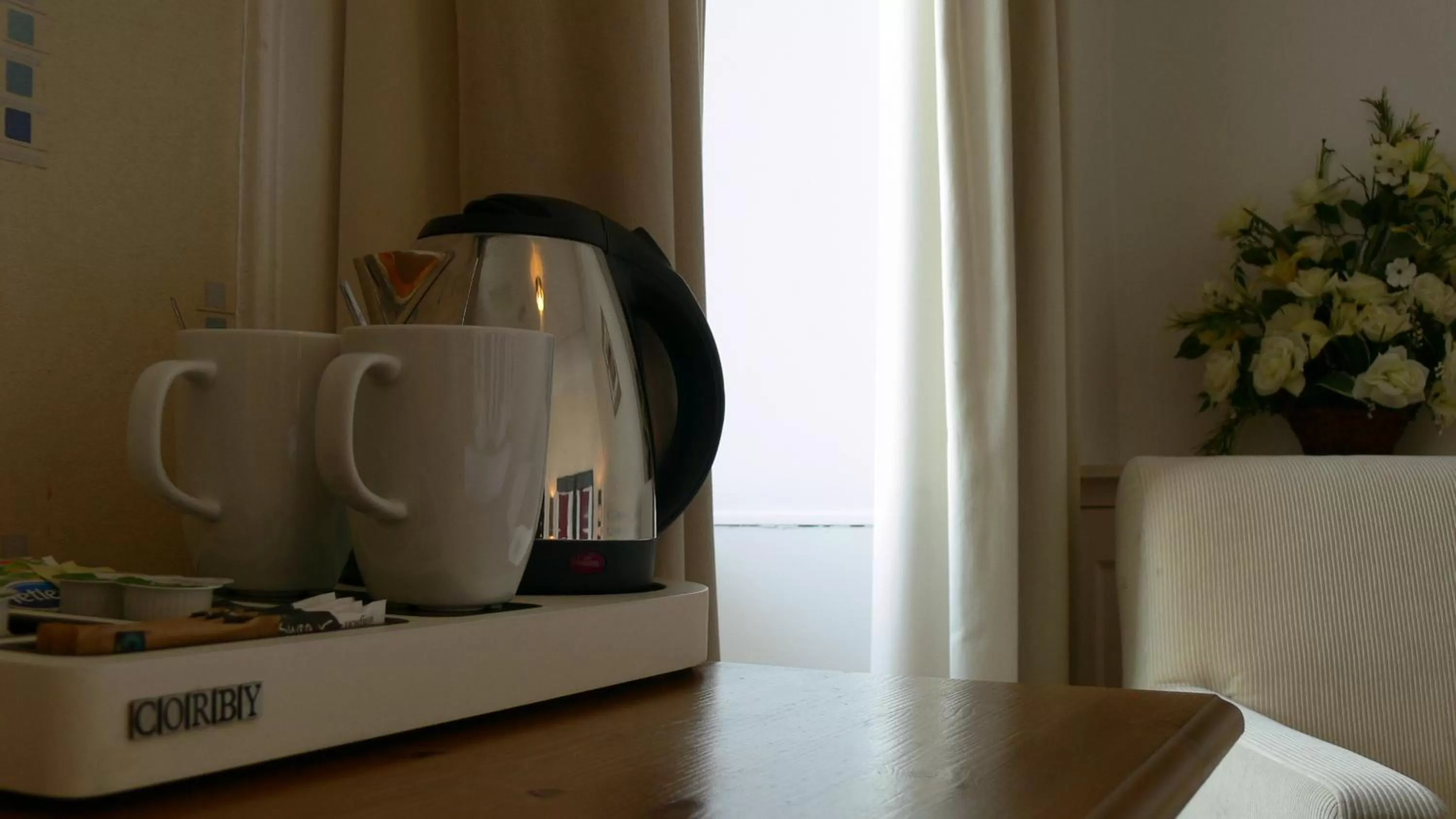 Coffee/tea facilities in The Home Arms Guesthouse