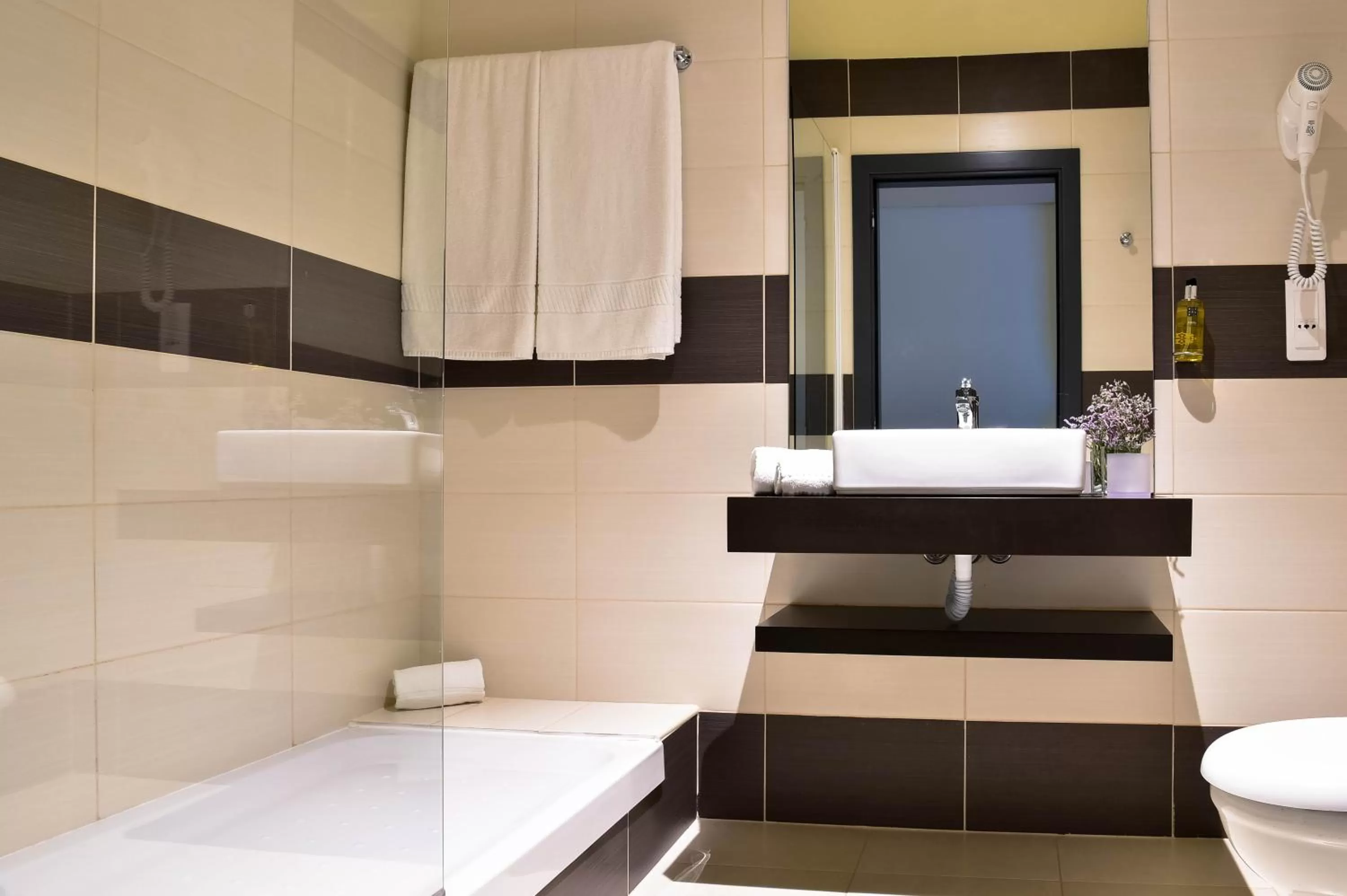 Bathroom in The Prime Energize Hotel & SPA - Algarve