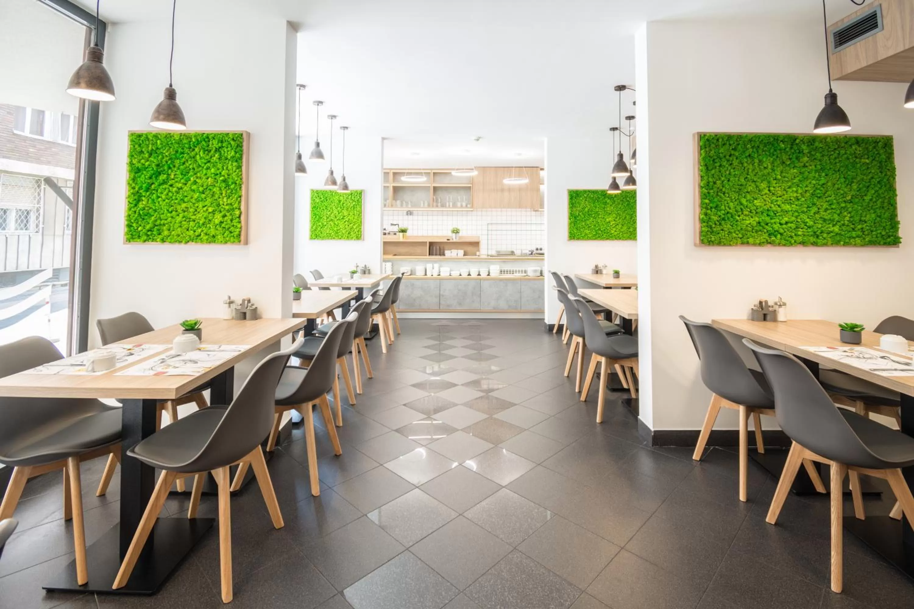 Restaurant/places to eat in Hotel Orion