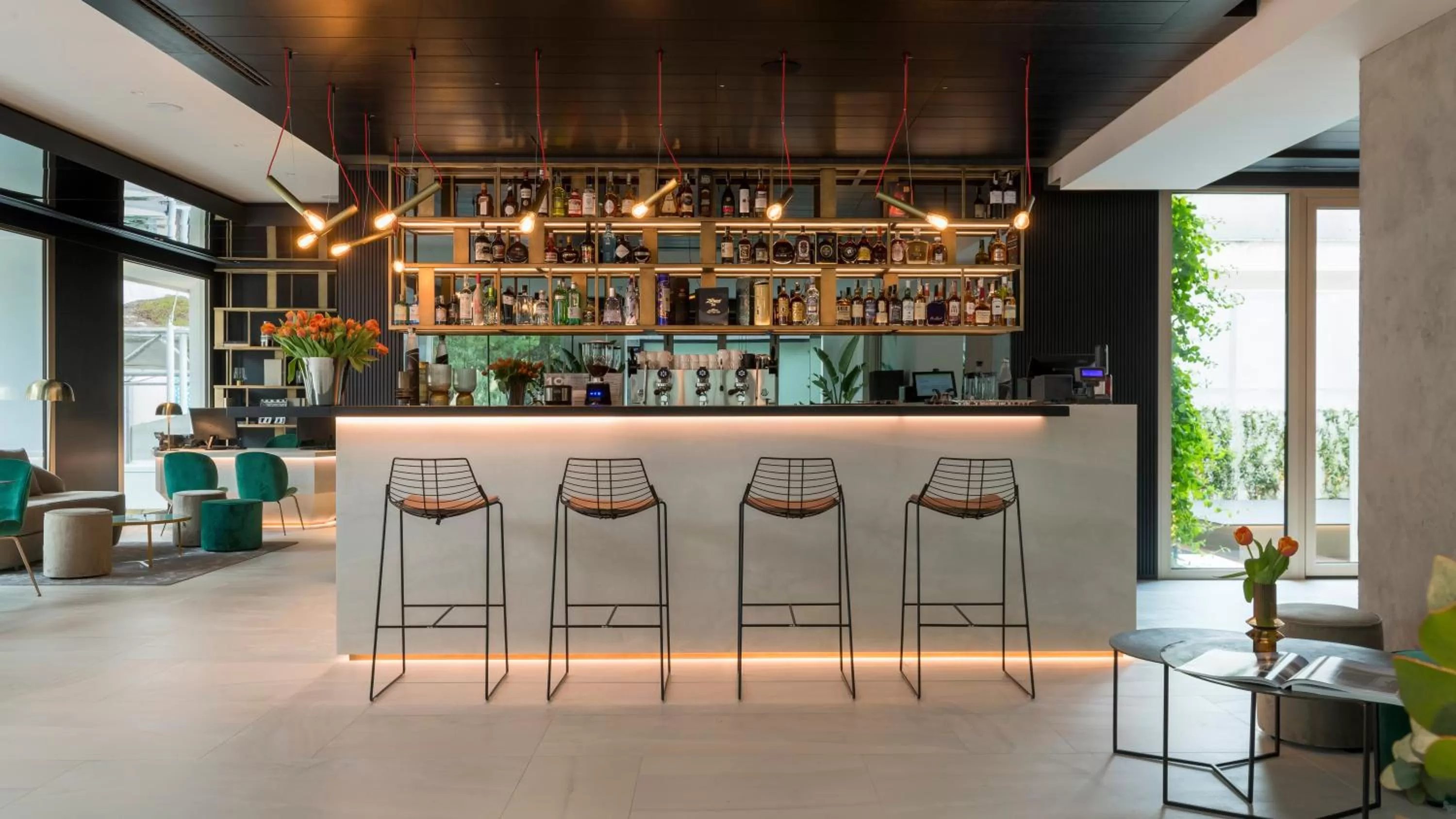 Restaurant/places to eat in We Me Suite Hotel