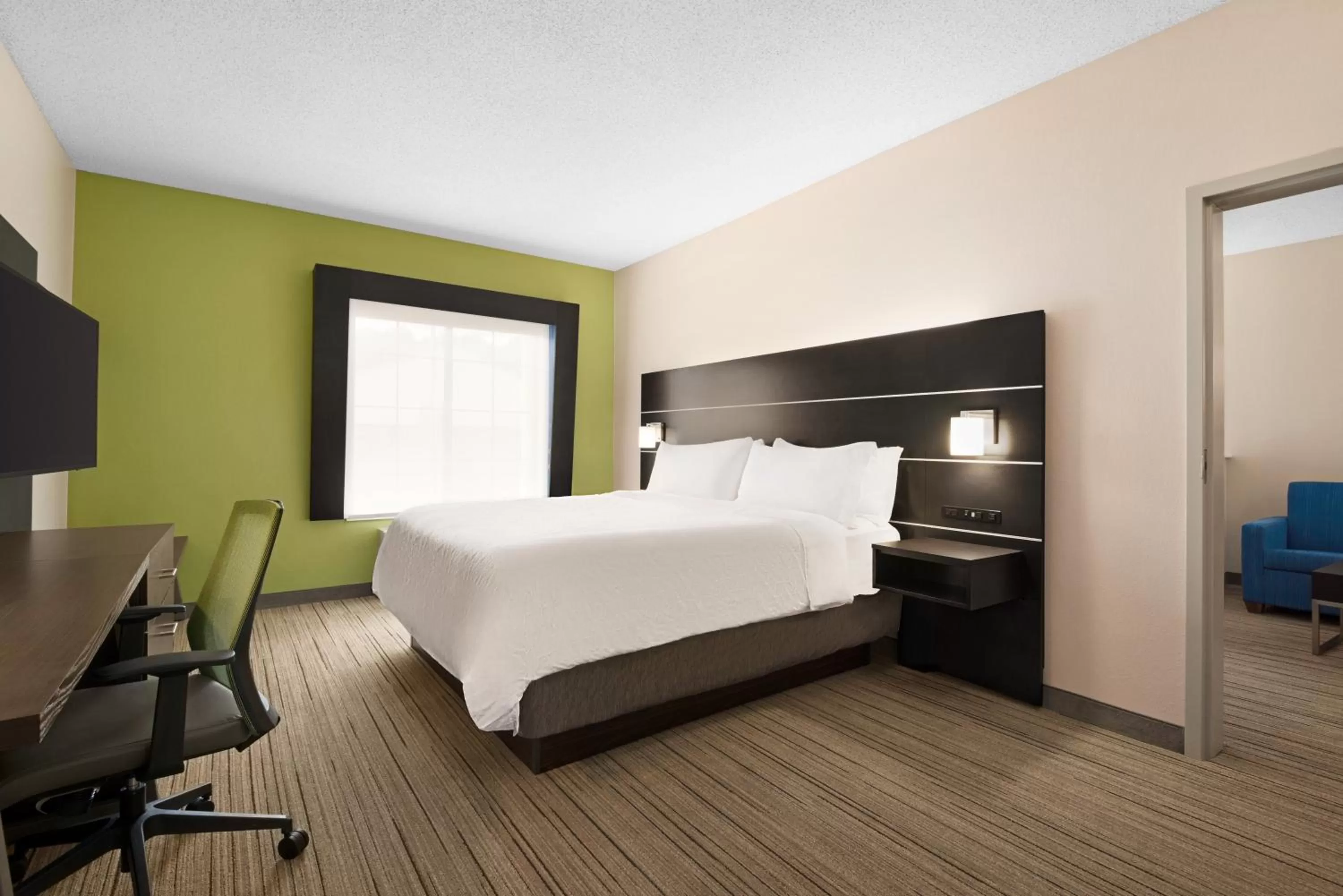 Photo of the whole room, Bed in Holiday Inn Express Hotel & Suites McAlester by IHG