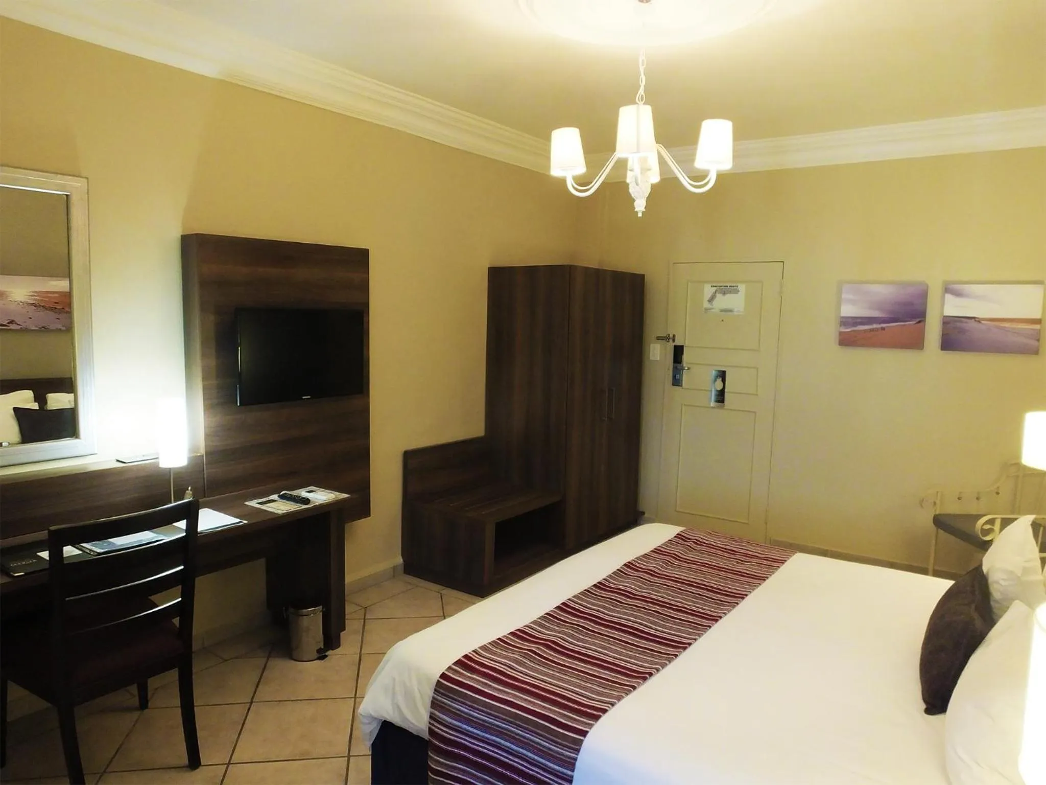 Bathroom, Bed in Premier Hotel The Richards